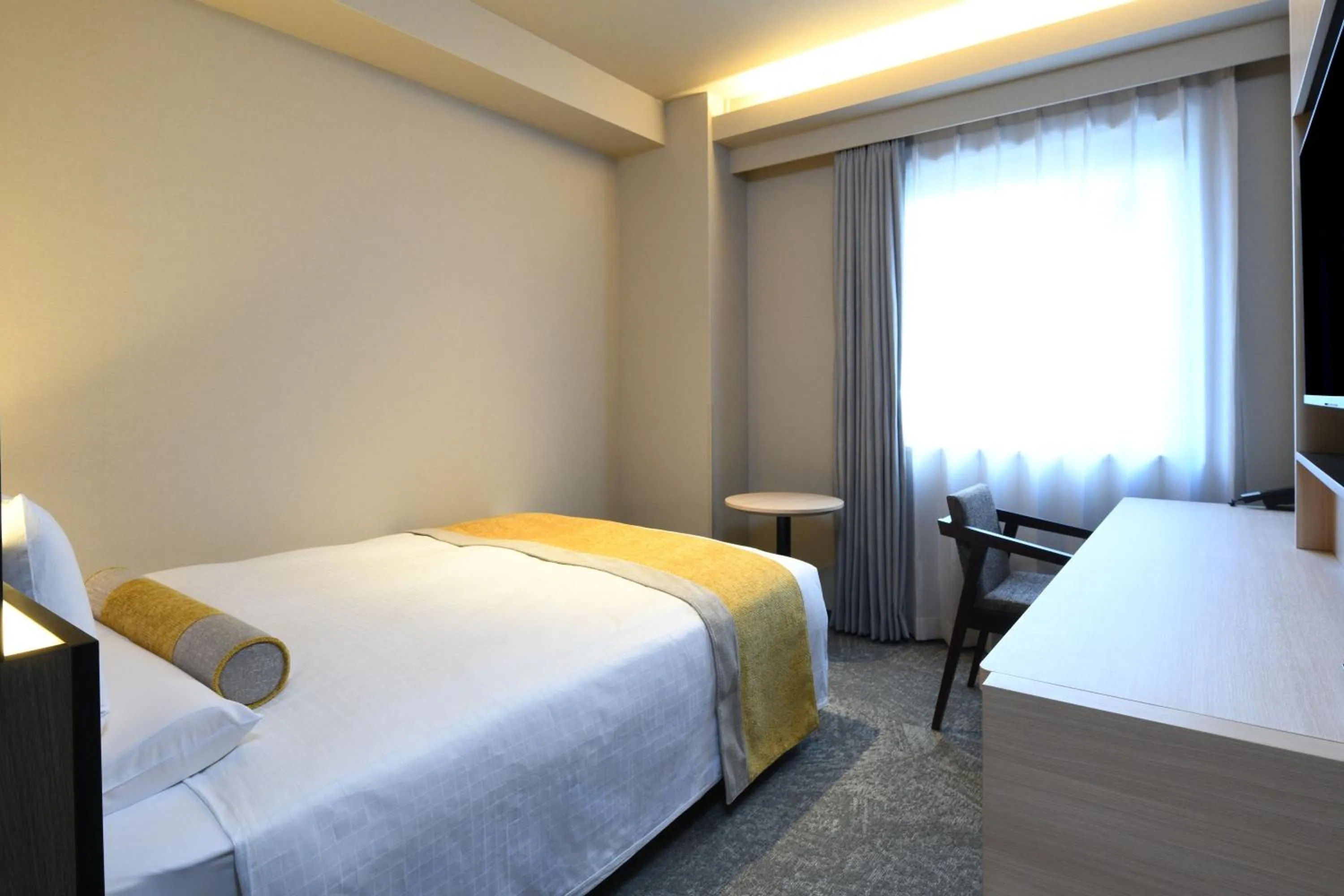 Photo of the whole room, Bed in HOTEL MYSTAYS Ochanomizu Conference Center