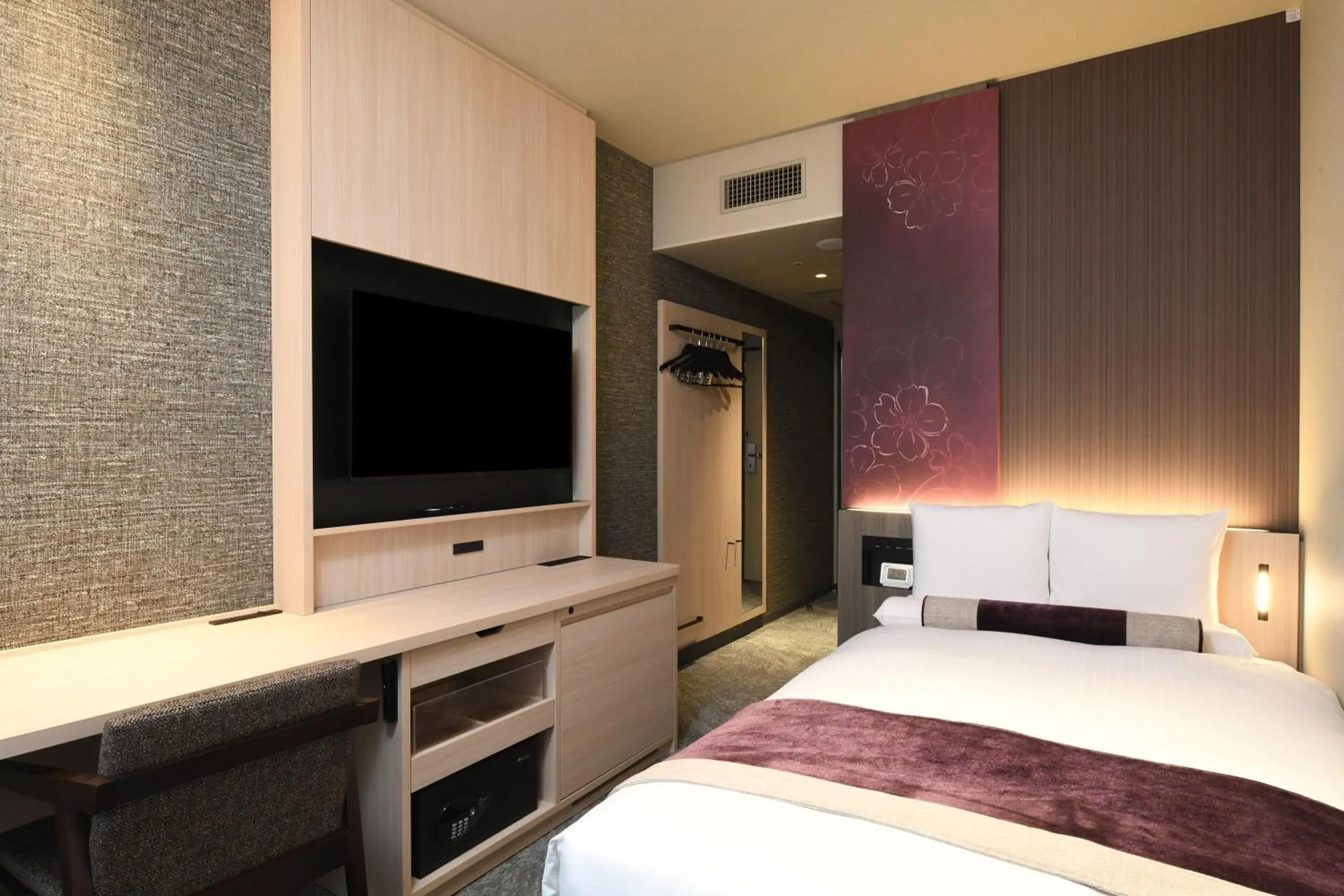 【Renewal】Standard Semi Double (One bed) - single occupancy - Non-Smoking in HOTEL MYSTAYS Ochanomizu Conference Center 【Renewal】Standard Semi Double (One bed) - single occupancy - Non-Smoking in HOTEL MYSTAYS Ochanomizu Conference Center