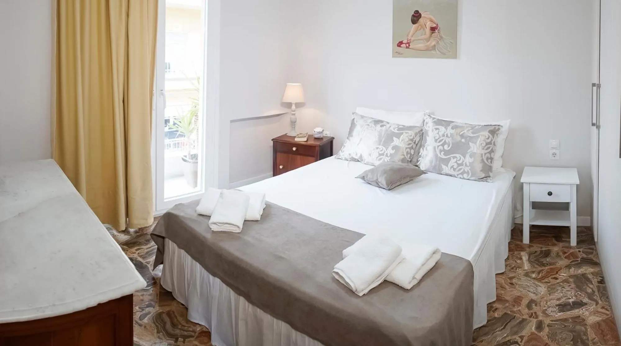 Bed in Heraklion Old Port Apartments