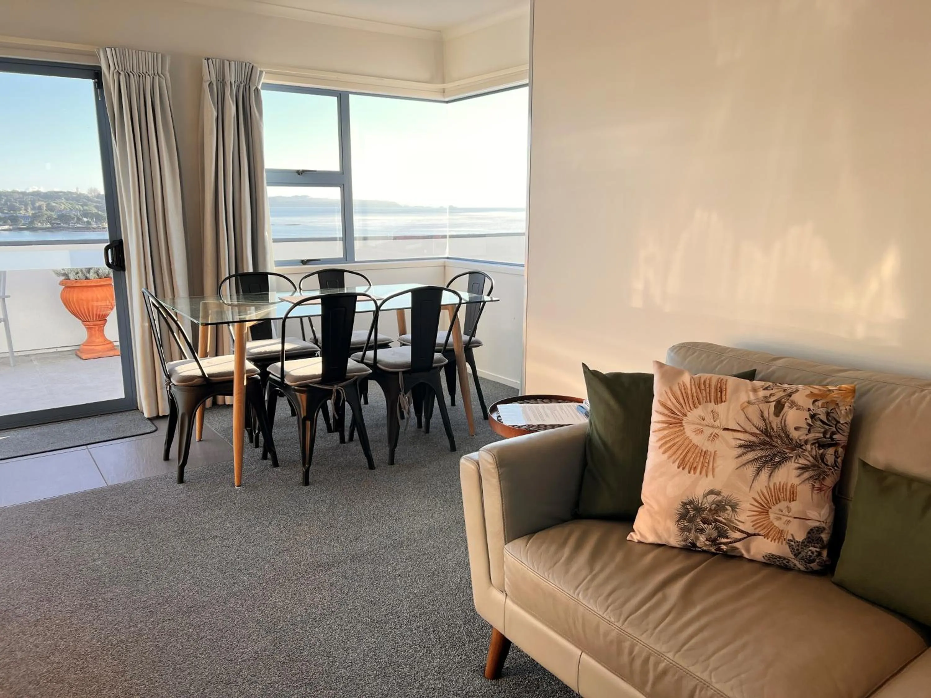 Dining area in Blue Pacific Apartments