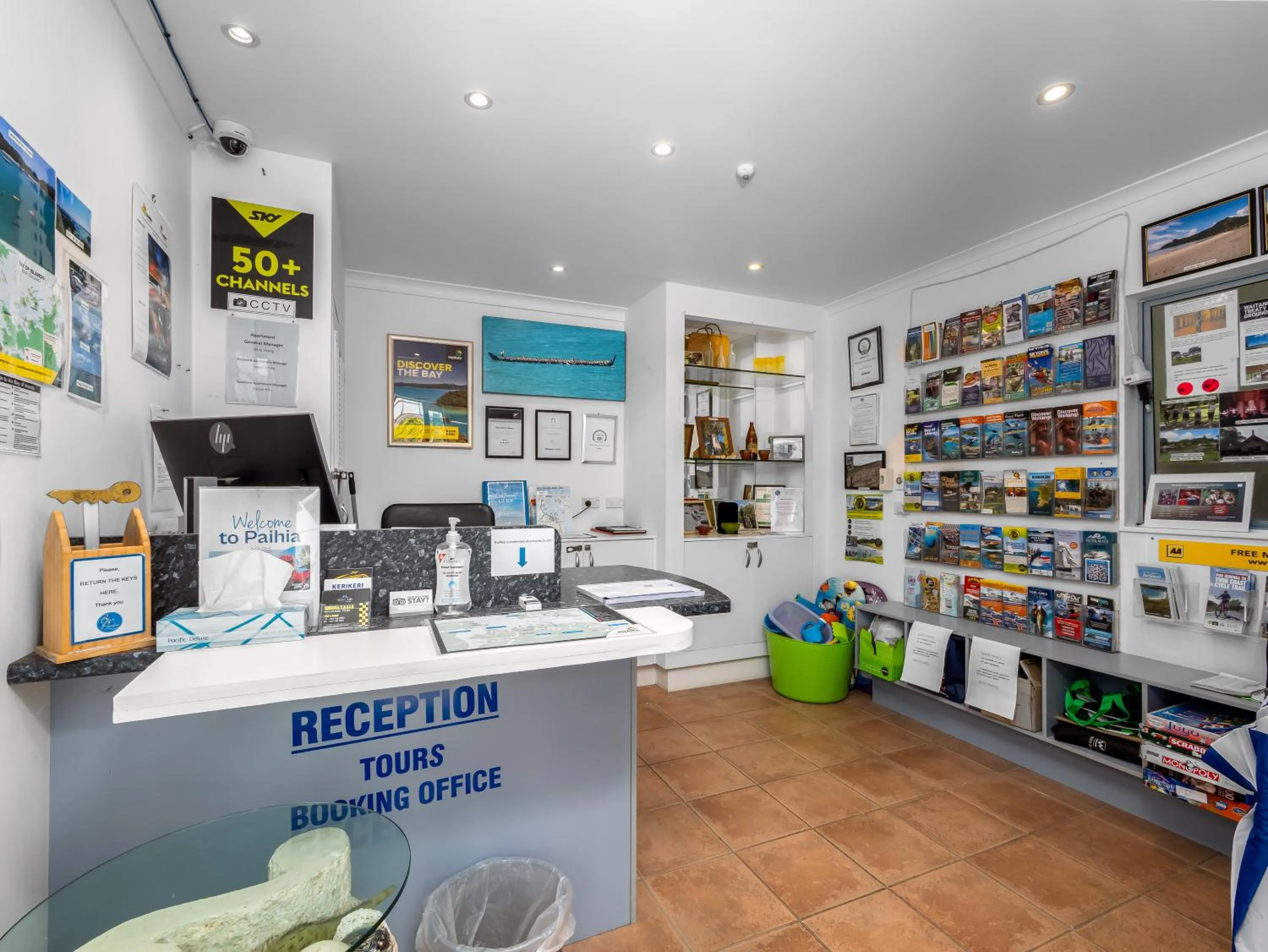 Lobby or reception in Blue Pacific Apartments