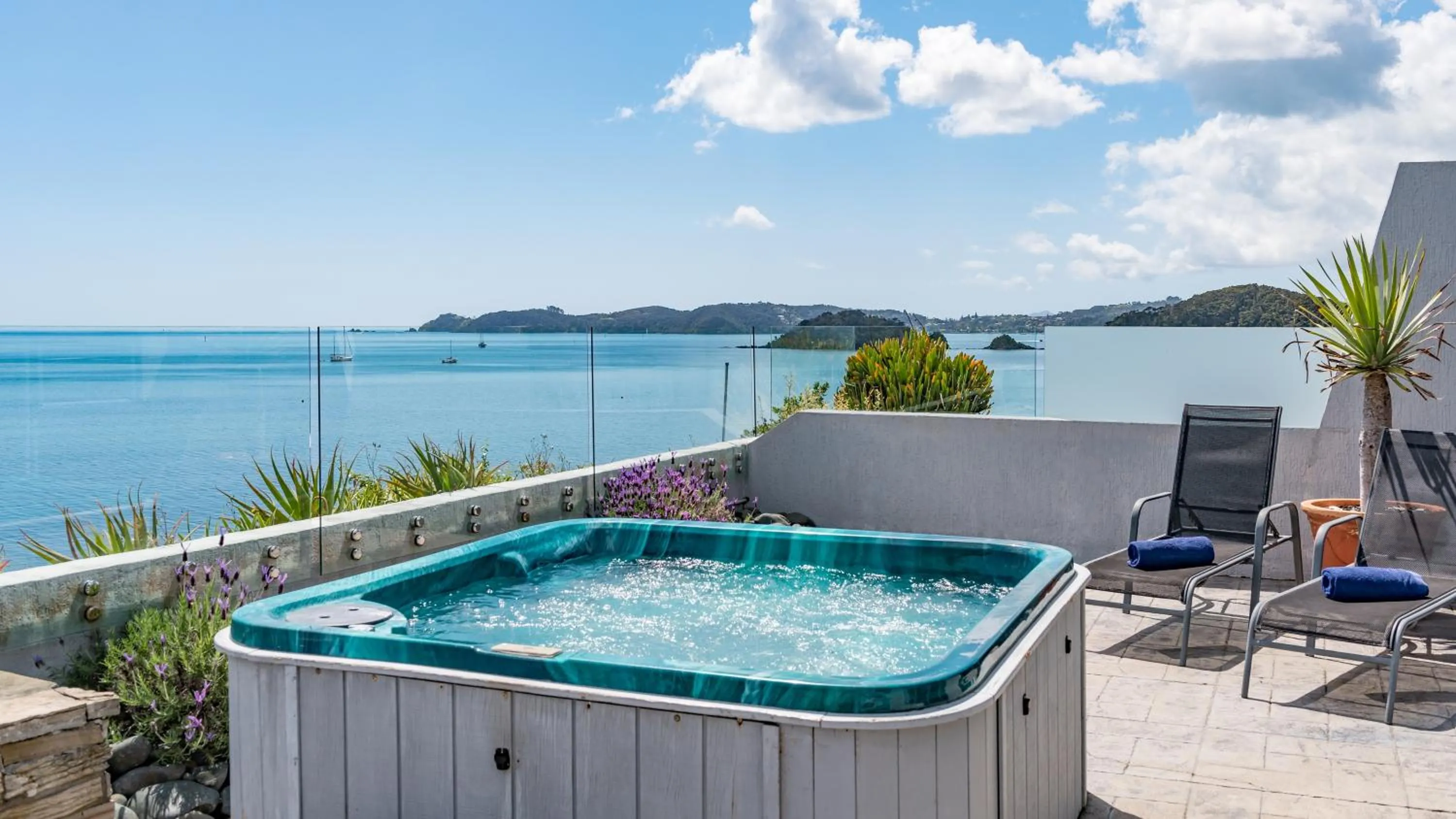 Hot Tub in Blue Pacific Apartments