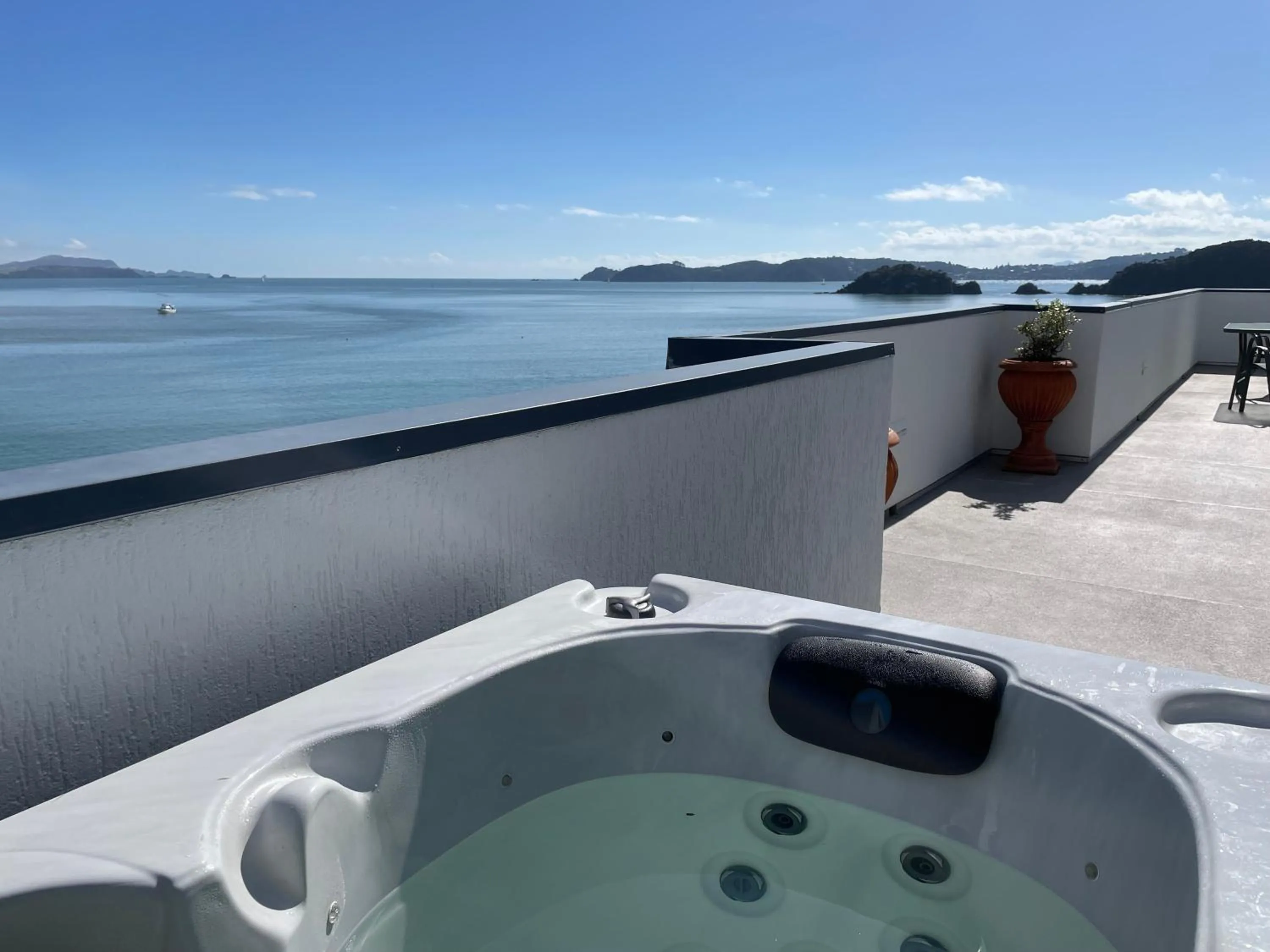 Hot Tub in Blue Pacific Apartments