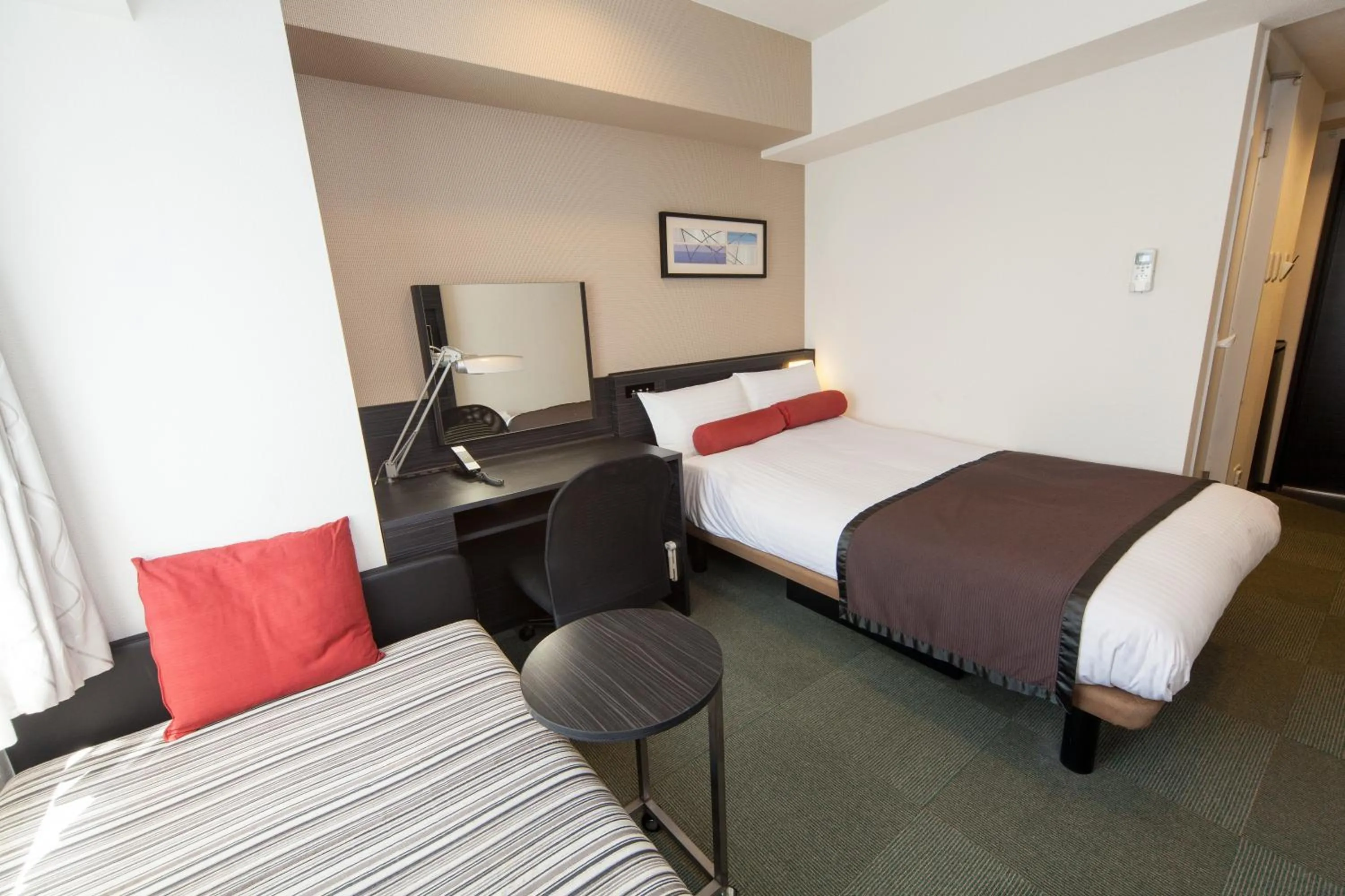 Photo of the whole room, Bed in MYSTAYS Shin Urayasu Conference Center