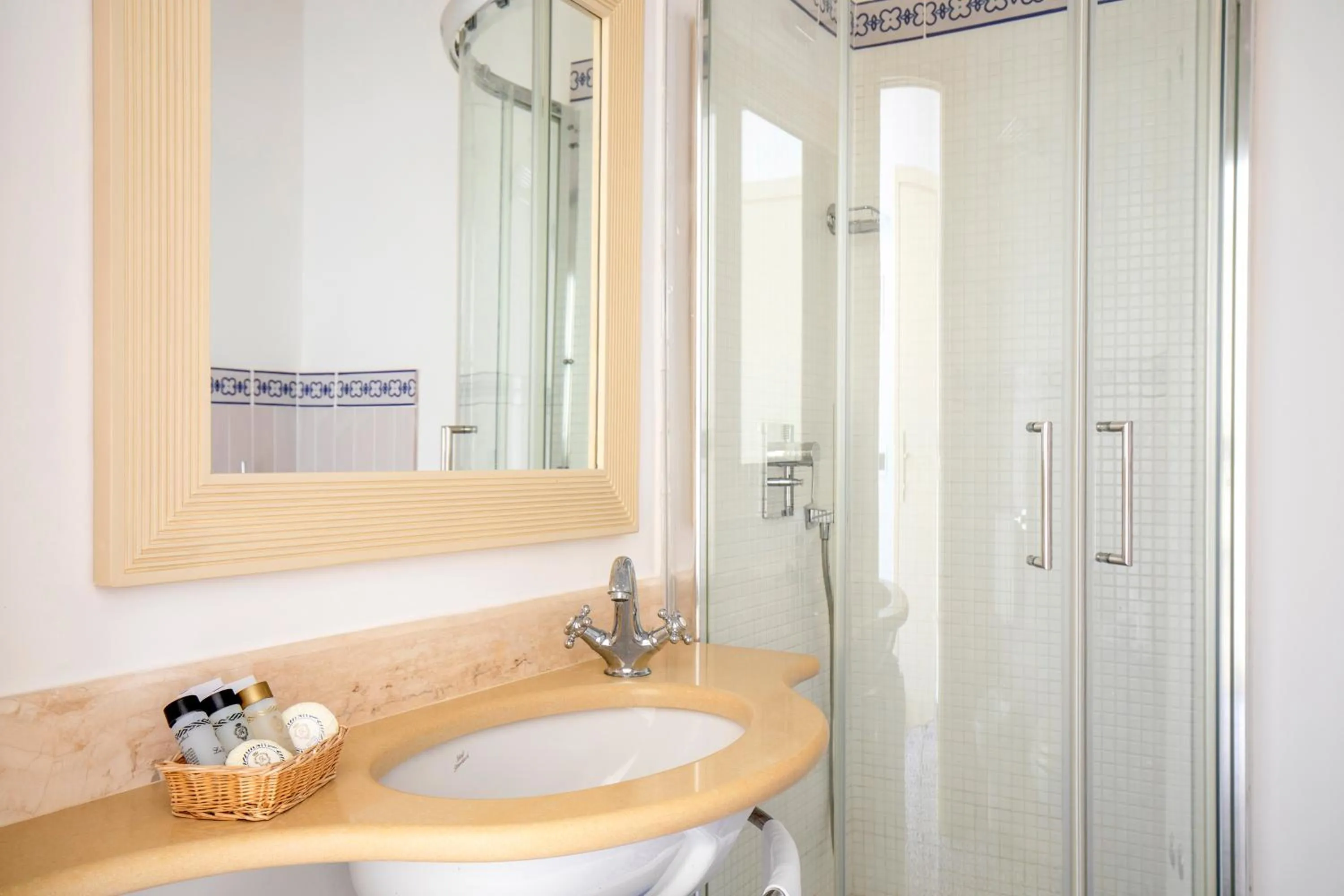 Shower in La Reginella Resort & Spa