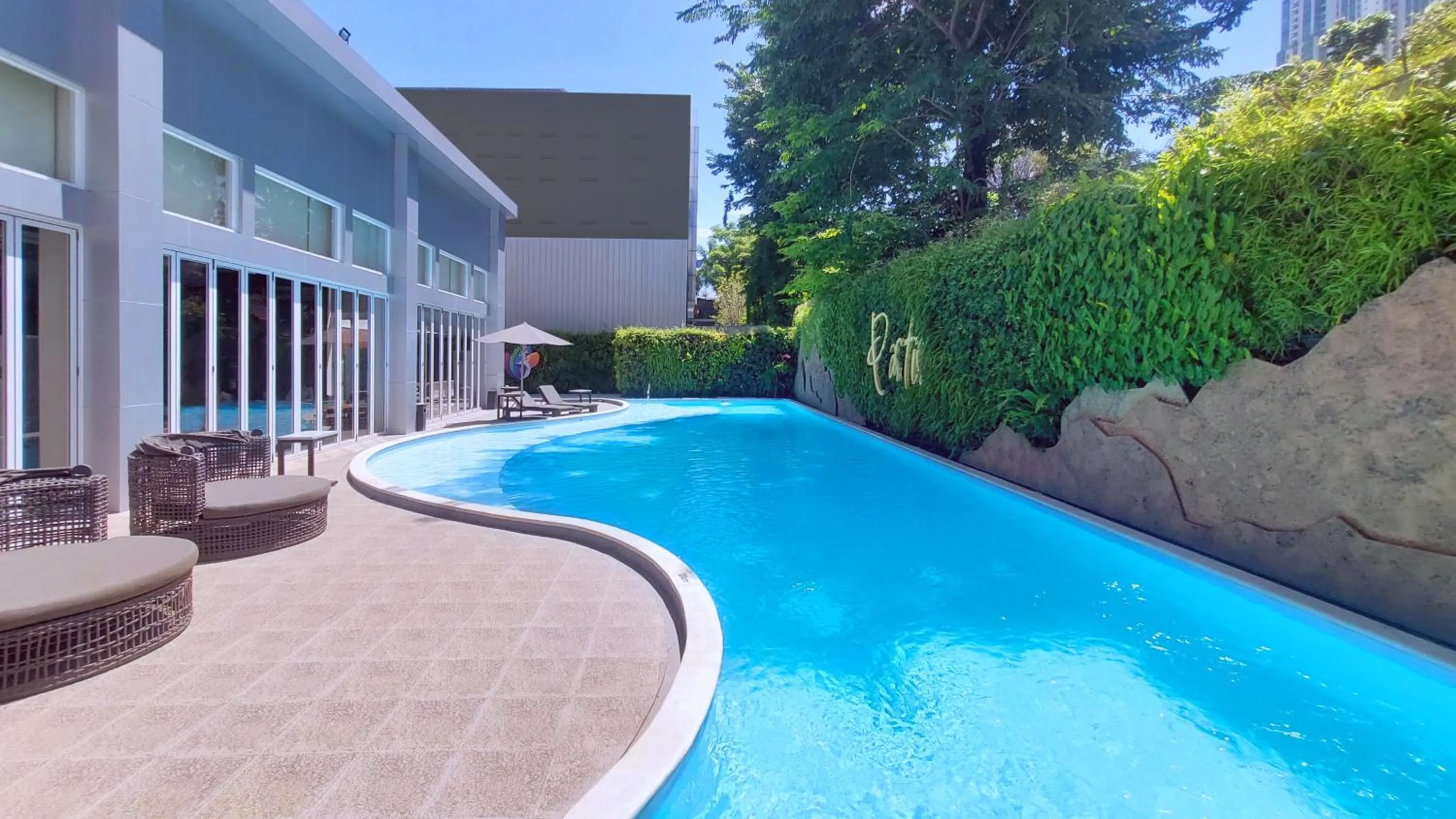 Swimming pool in Oakwood Suites Kuningan Jakarta