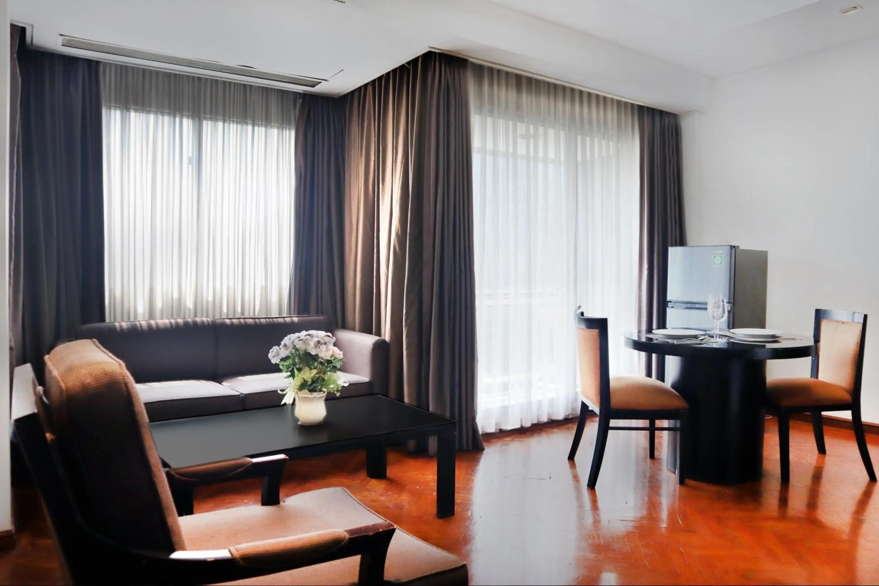 Living room in Oakwood Suites Kuningan Jakarta