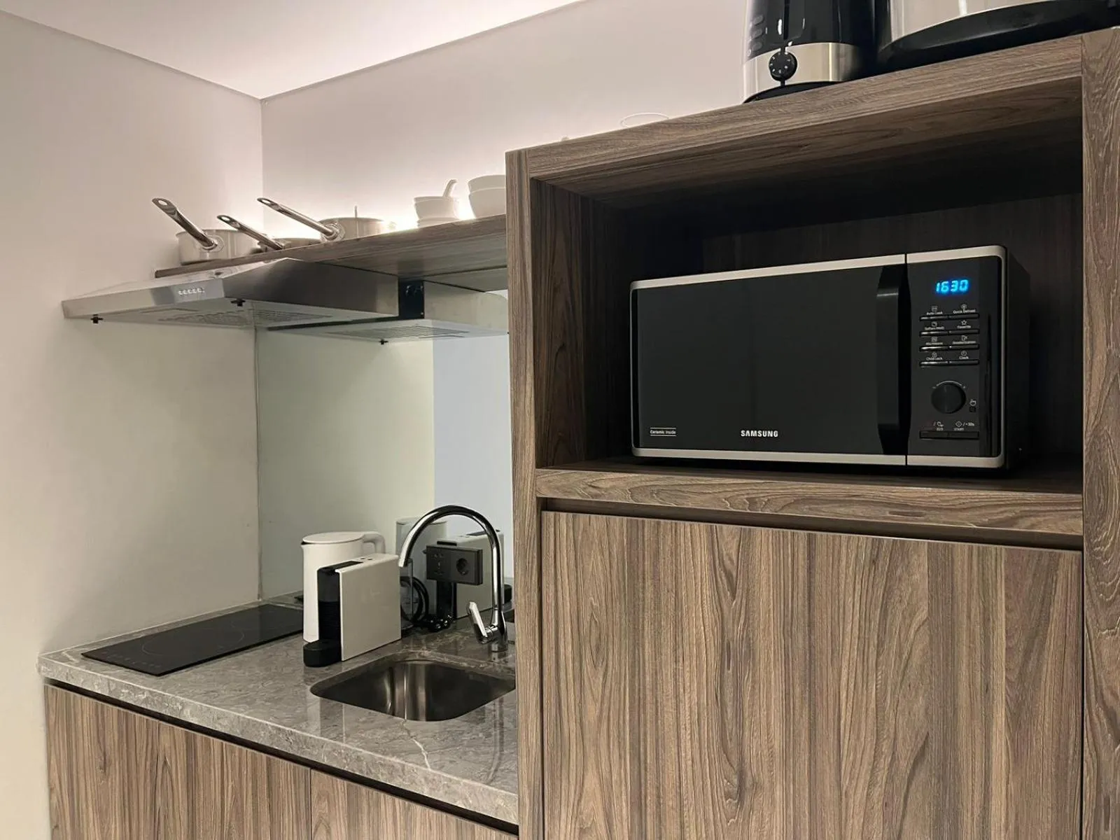 Coffee/tea facilities in Oakwood Suites Kuningan Jakarta