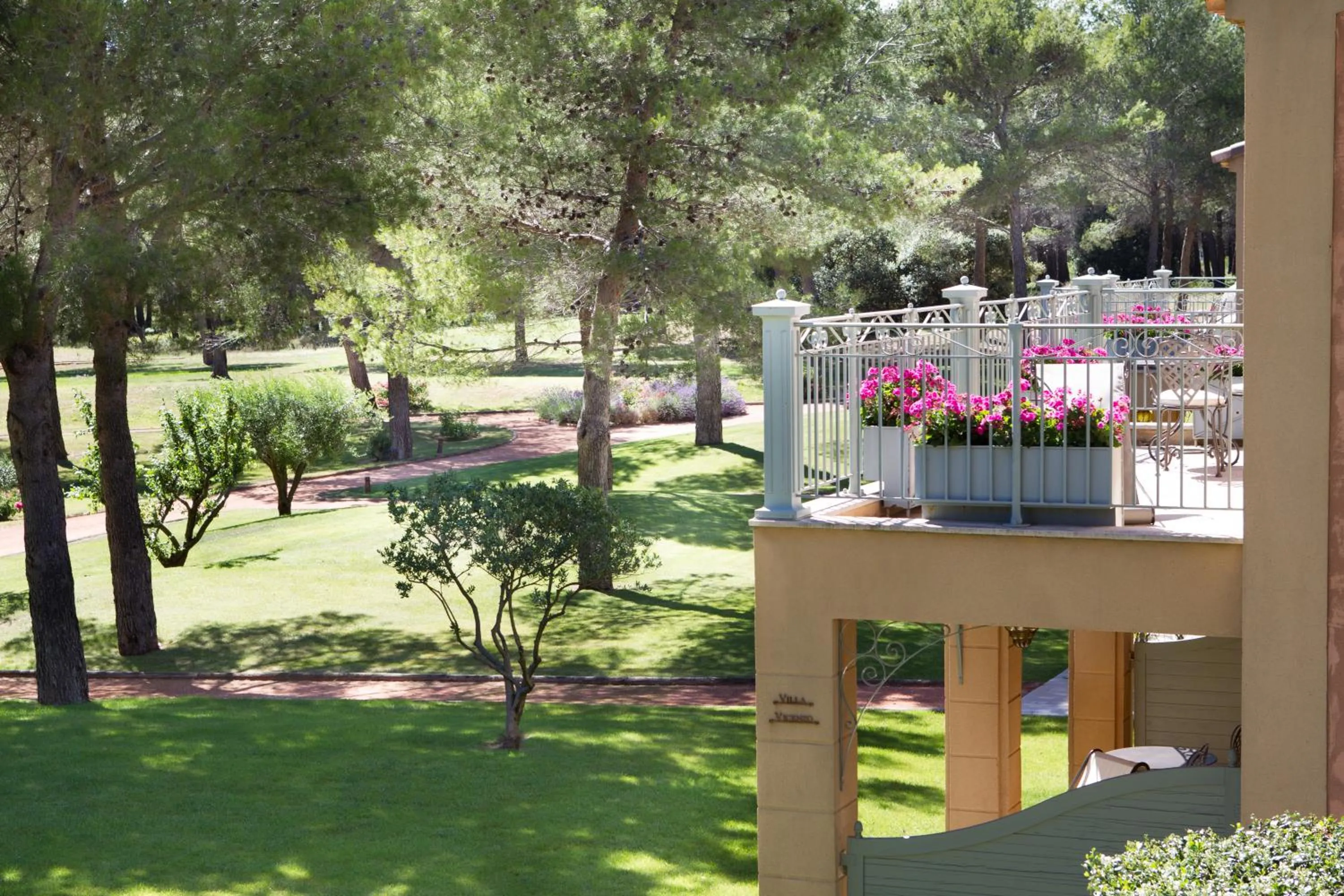 Garden in L'Hôtel & Spa du Castellet