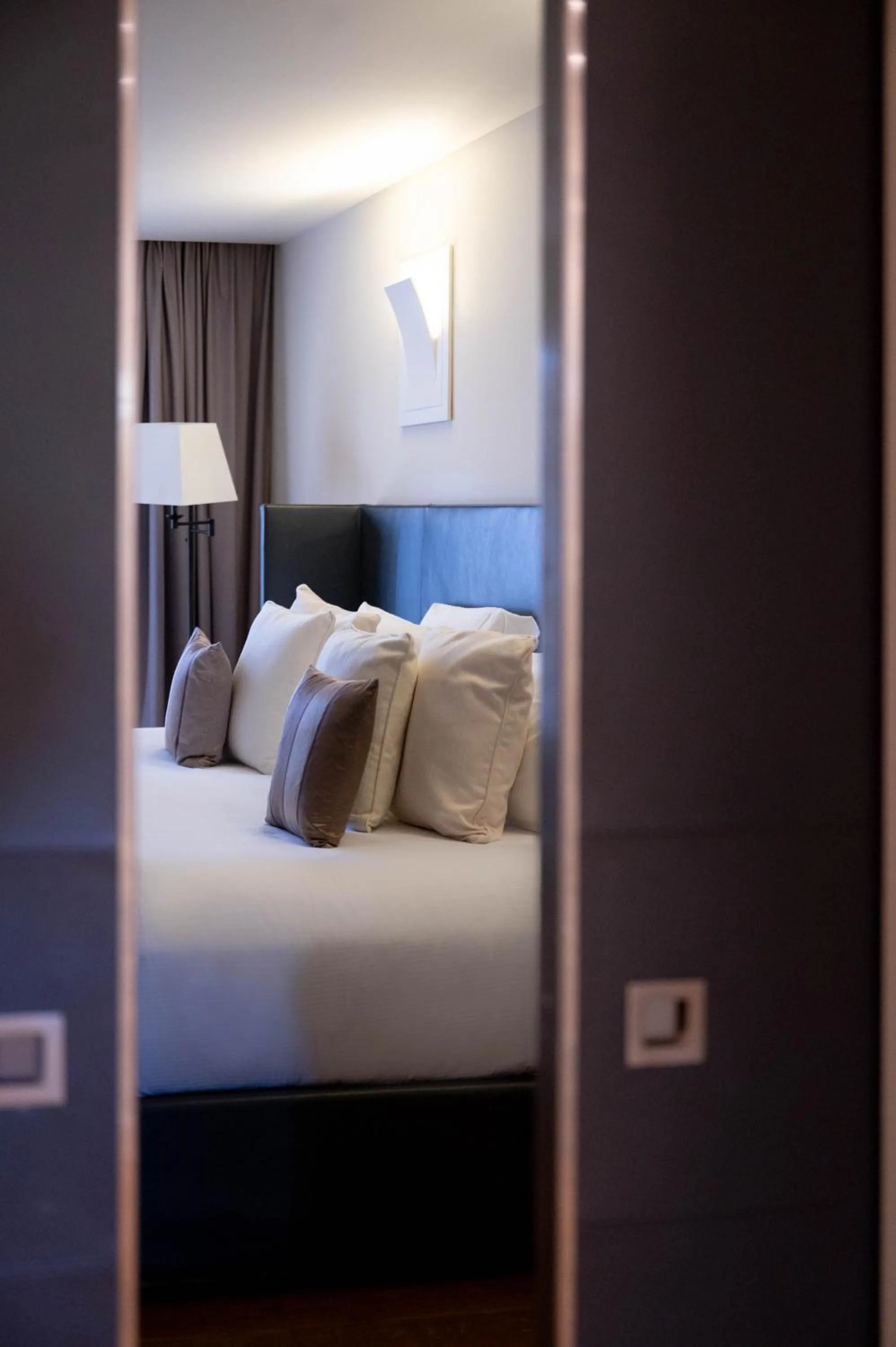 Bedroom, Bed in L'Hôtel & Spa du Castellet