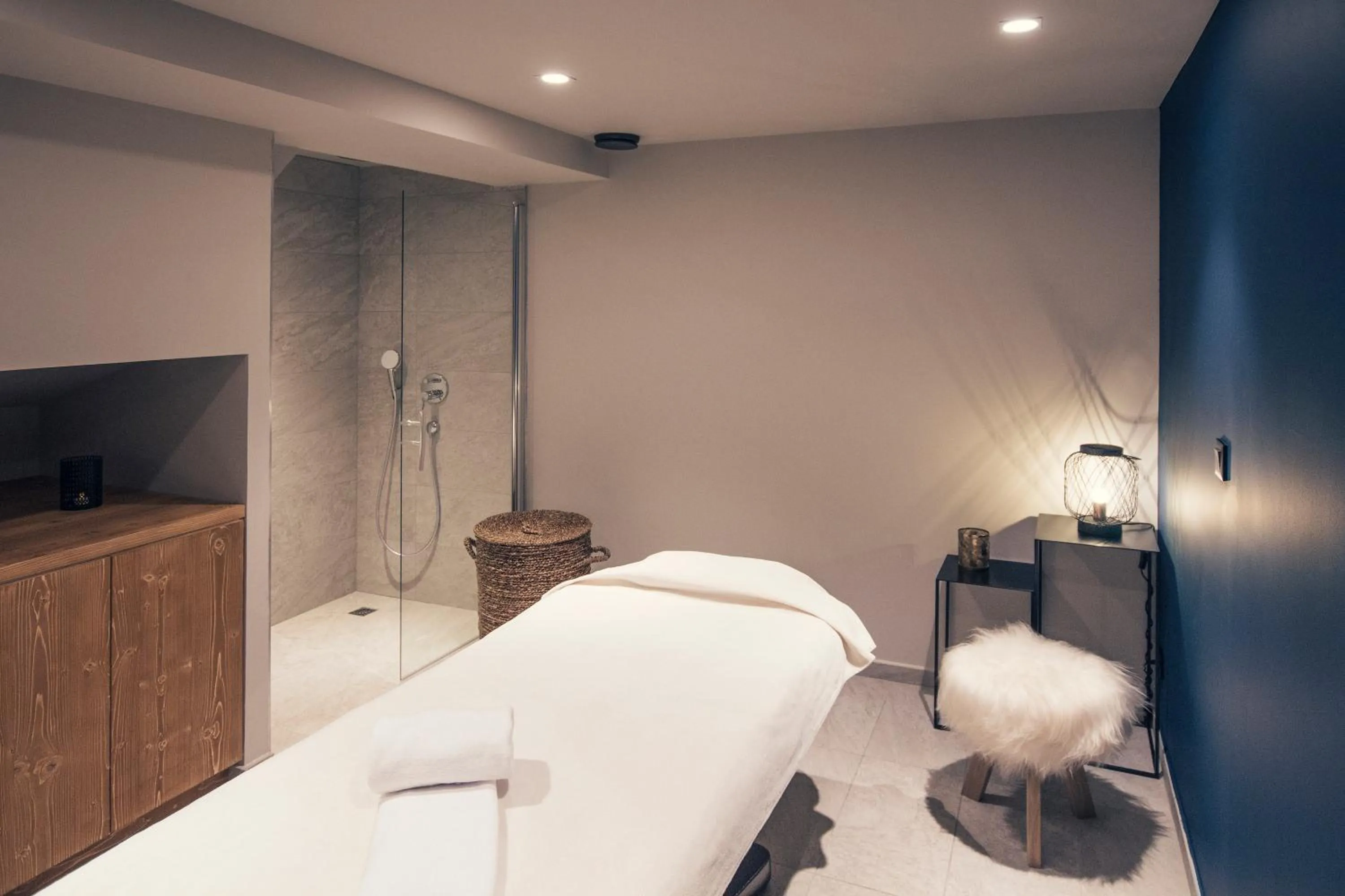 Massage, Bed in Hôtel Avancher