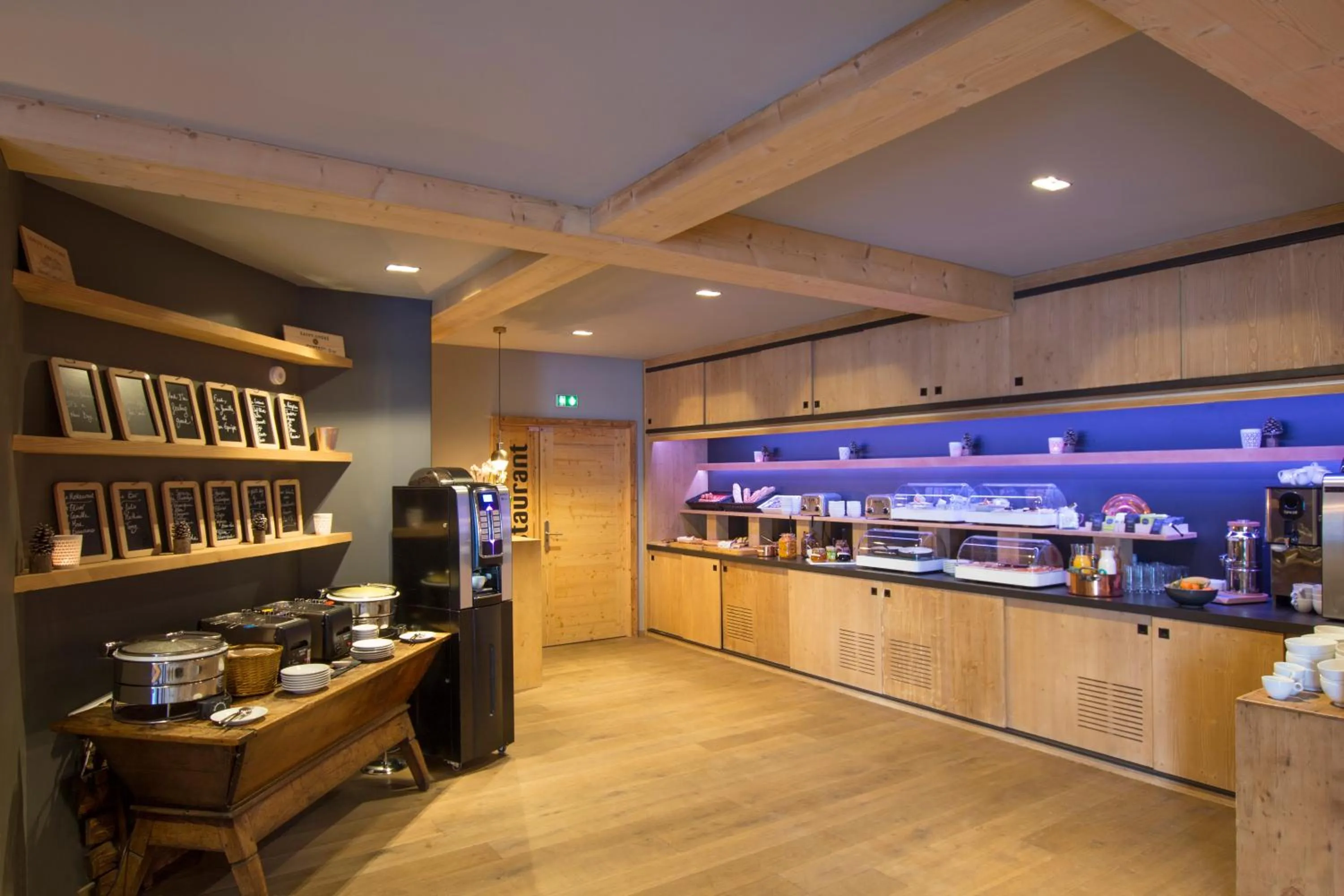 Breakfast in Hôtel Avancher