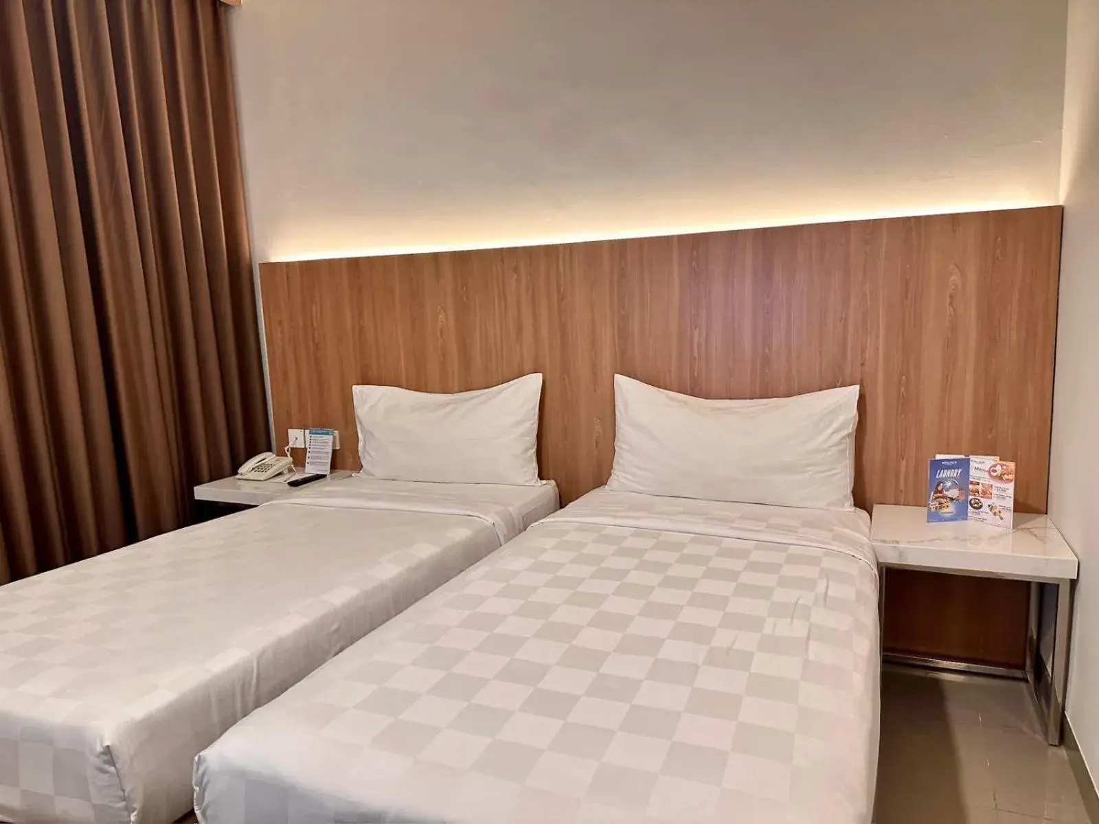 Deluxe Twin Room in Royal Palm Hotel & Conference Center Cengkareng Deluxe Twin Room in Royal Palm Hotel & Conference Center Cengkareng