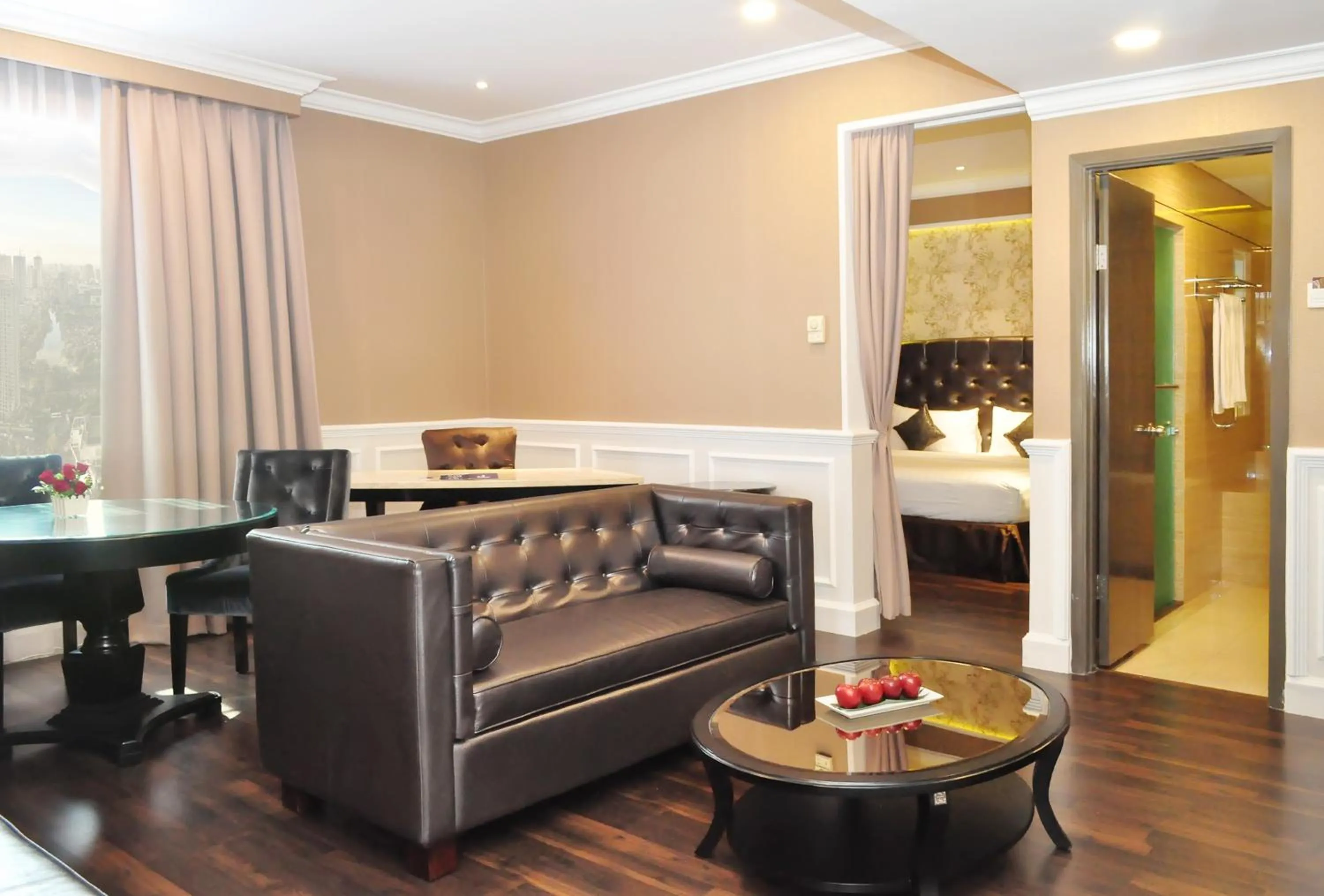 Living room in Royal Palm Hotel & Conference Center Cengkareng