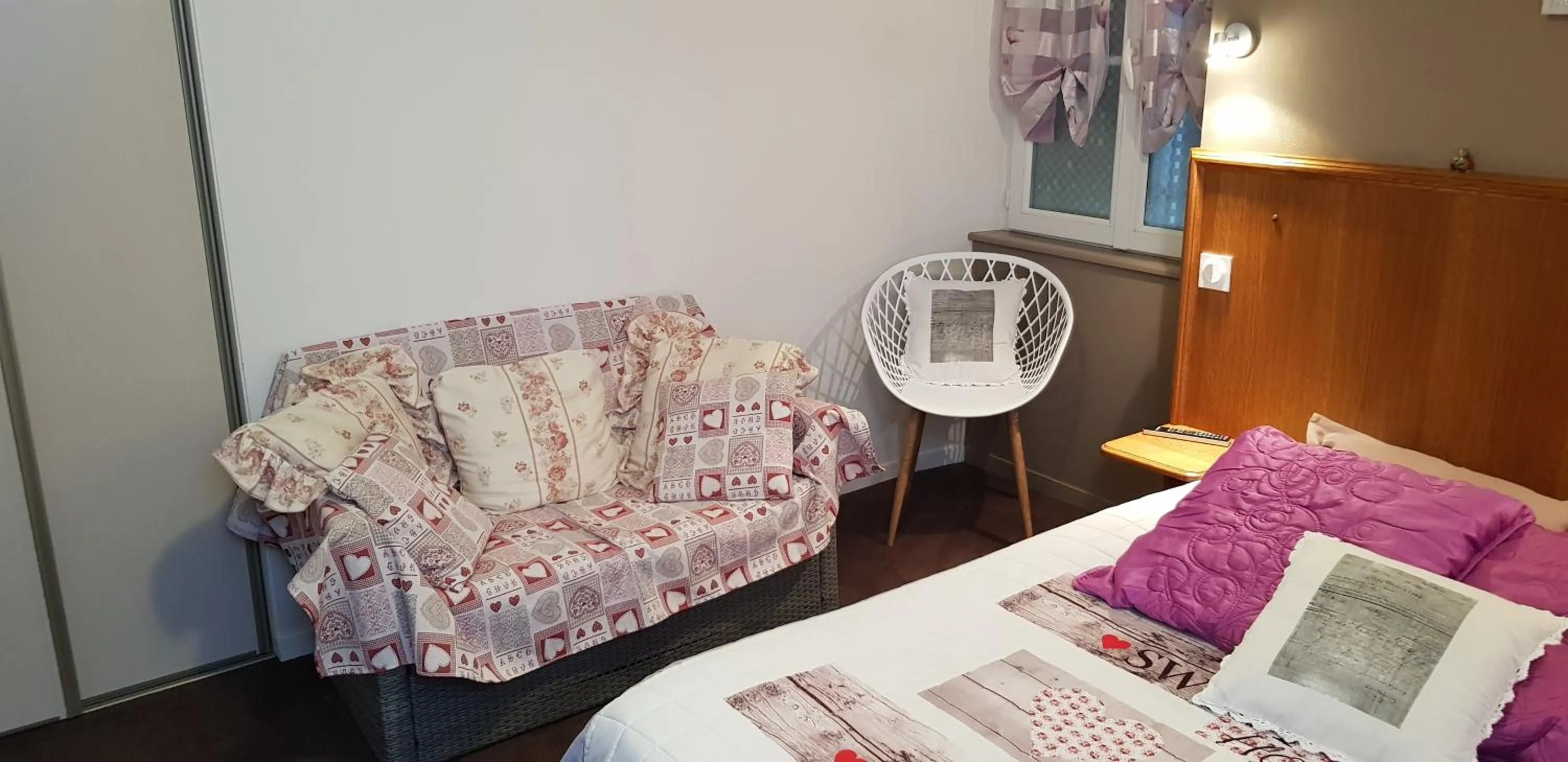 Photo of the whole room in Au Bosquet Fleuri