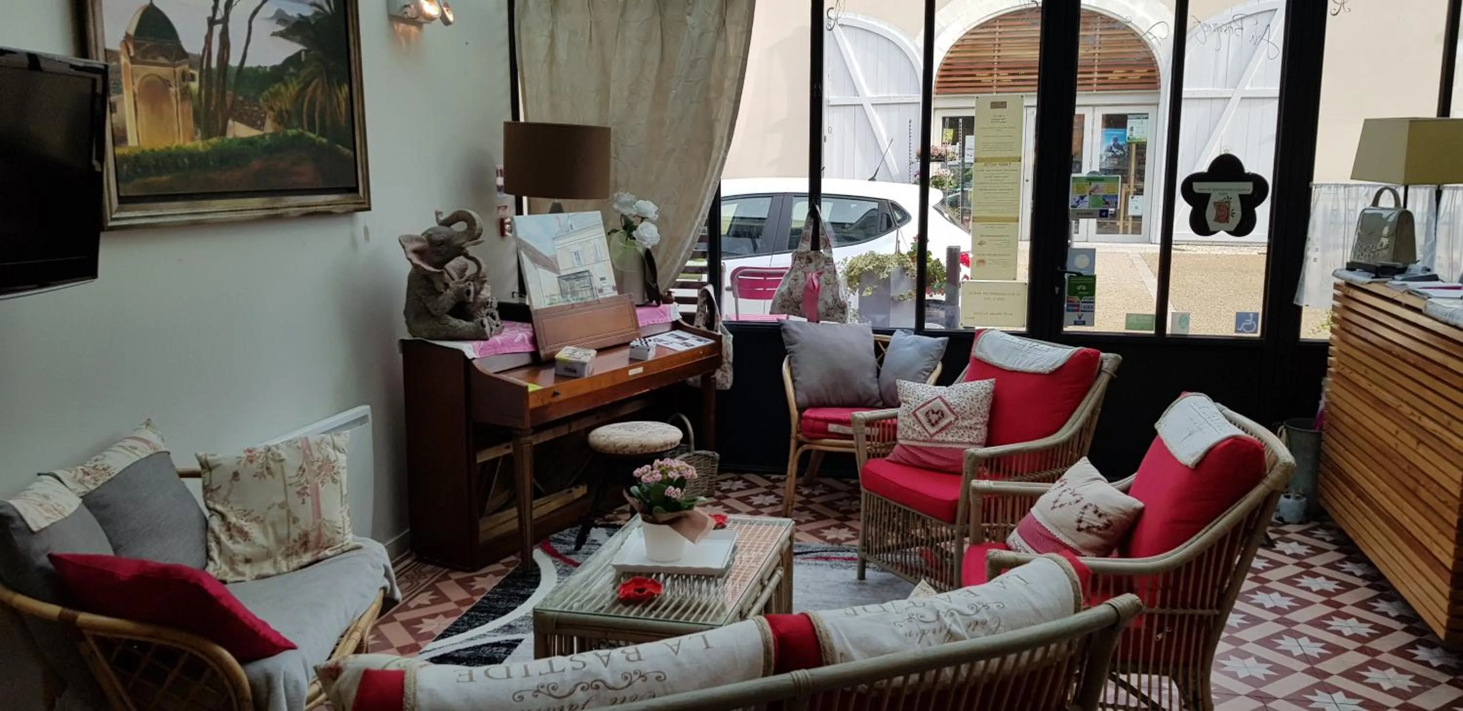 Decorative detail in Au Bosquet Fleuri