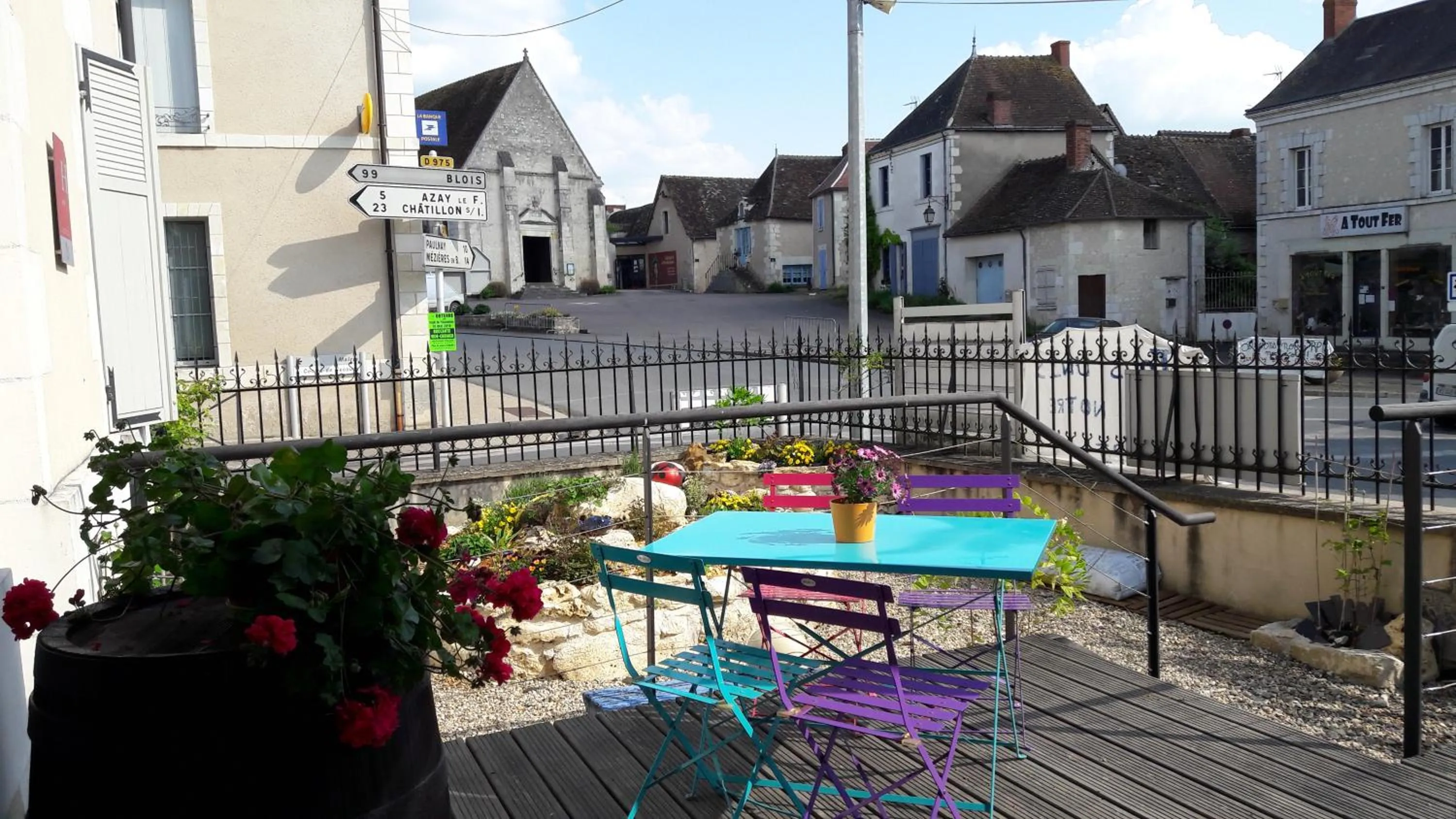 Facade/entrance in Au Bosquet Fleuri