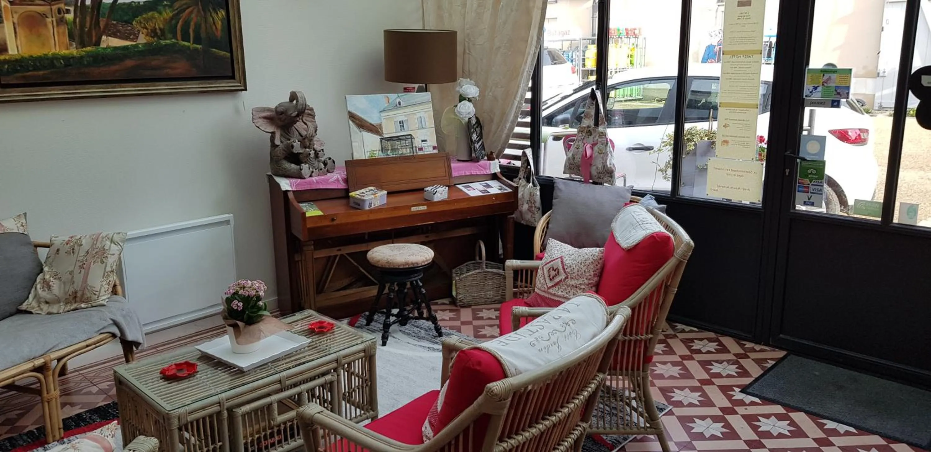 Decorative detail in Au Bosquet Fleuri