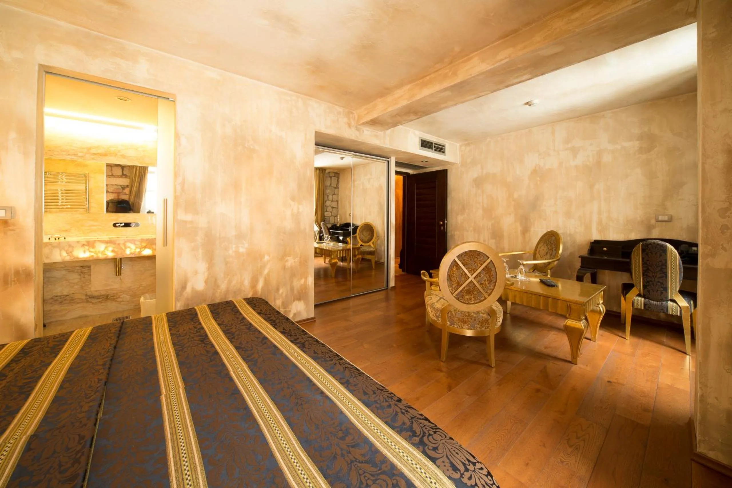 Photo of the whole room in Boutique Hotel Astoria