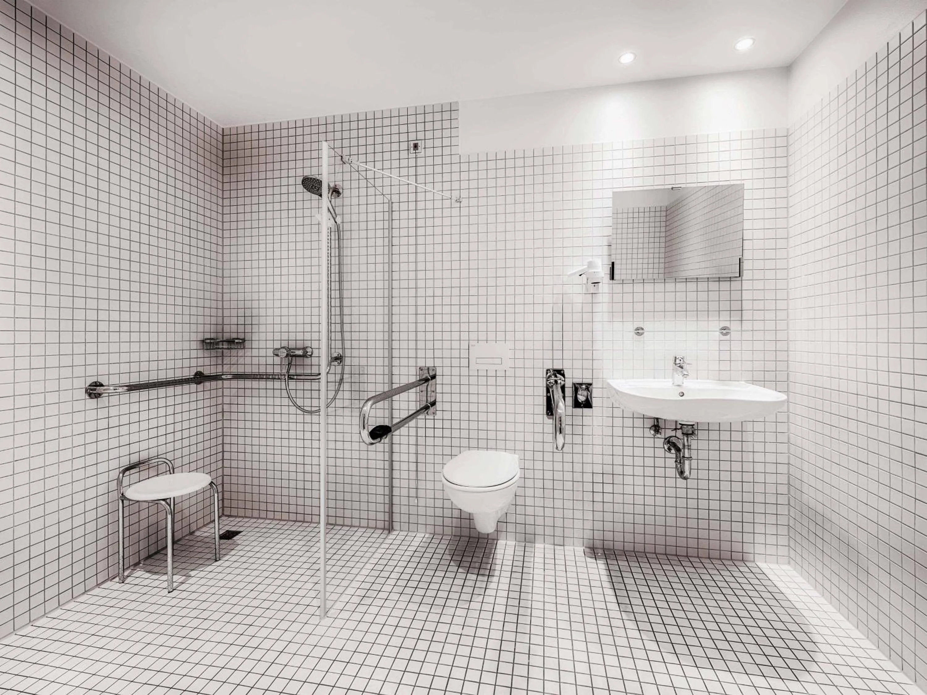 Shower in B&B Hotel München-Moosach