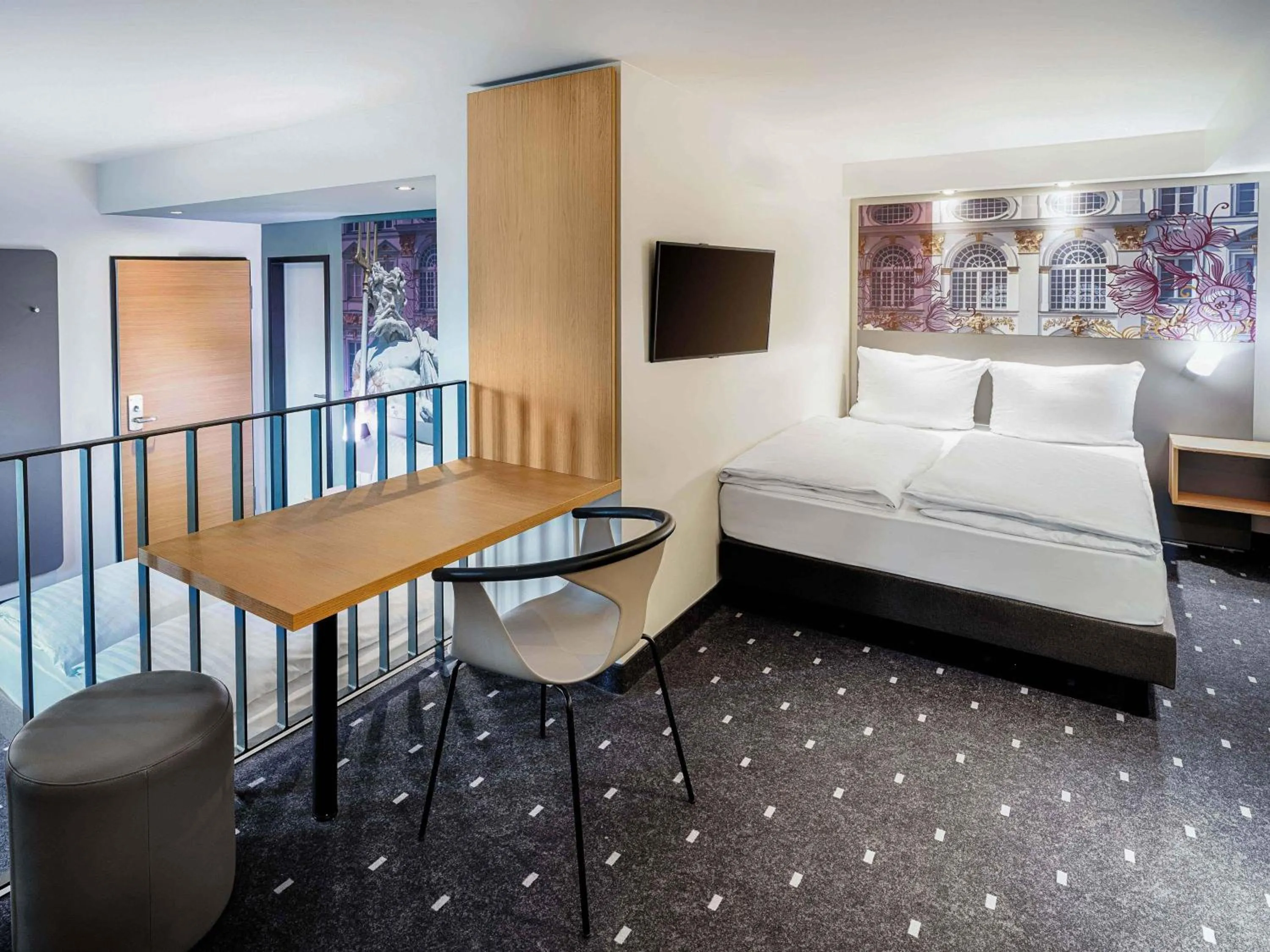 Bed in B&B Hotel München-Moosach