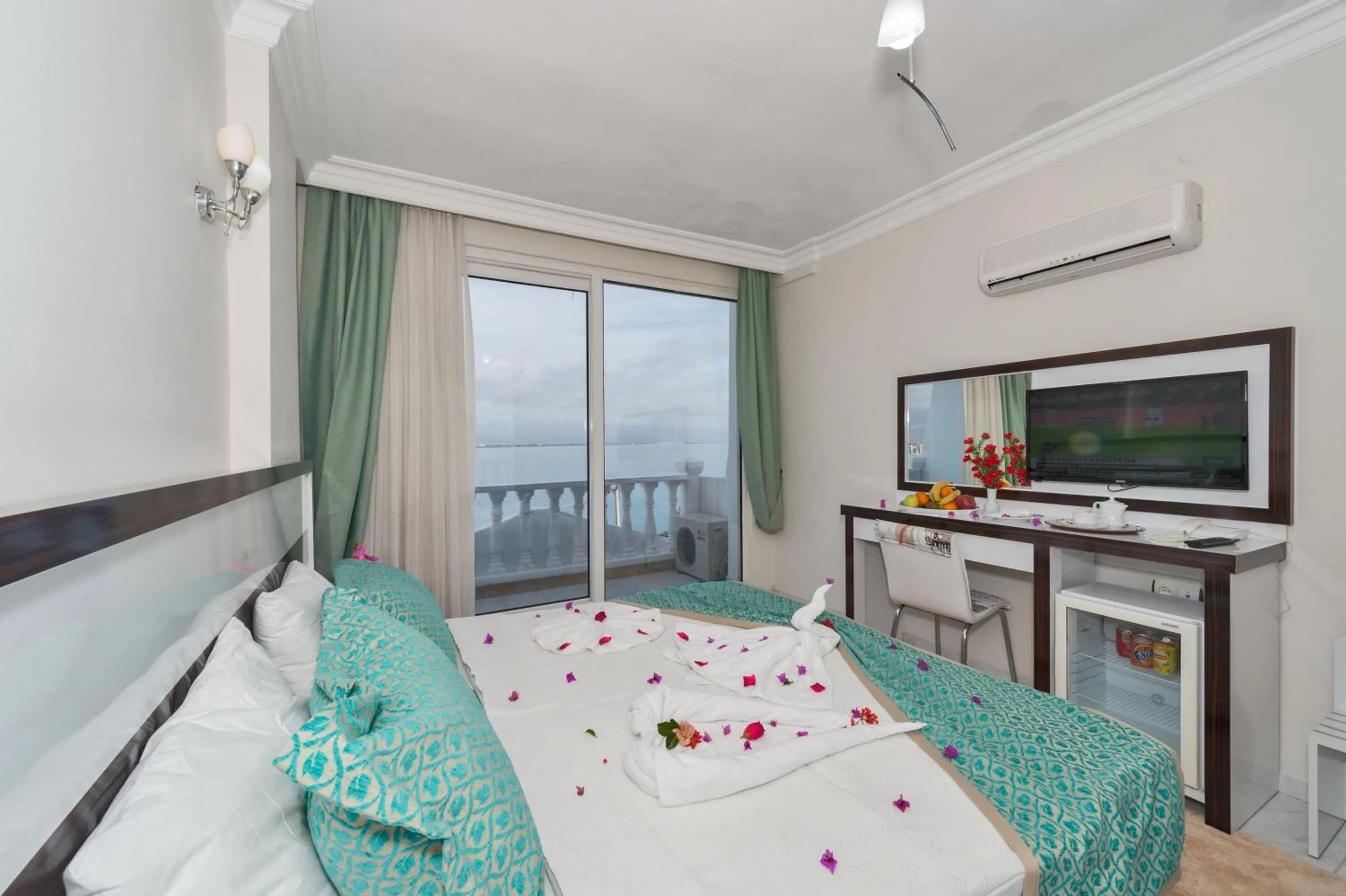 Photo of the whole room, Bed in Otel Carpe Diem Gold