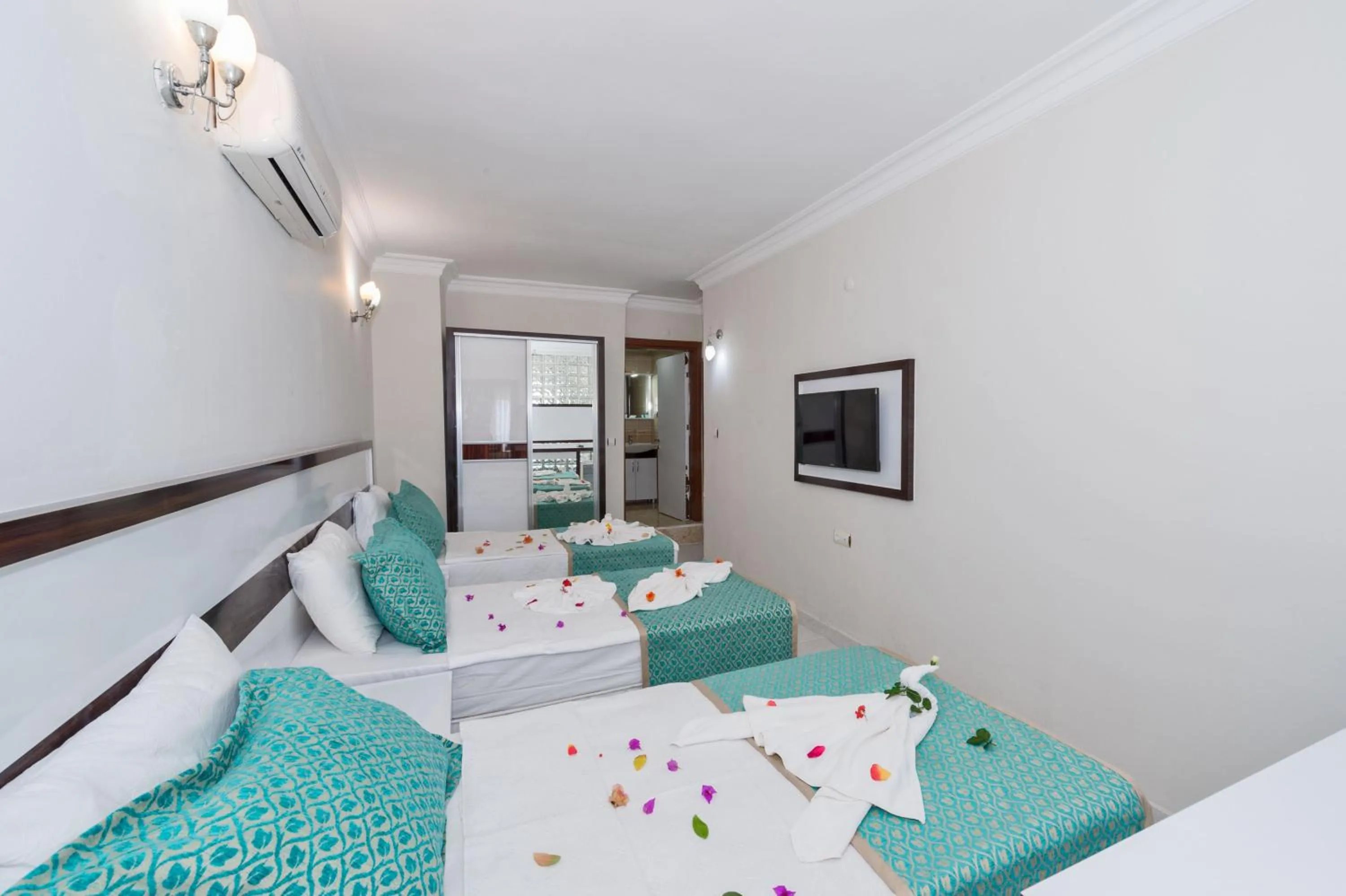 Photo of the whole room, Bed in Otel Carpe Diem Gold