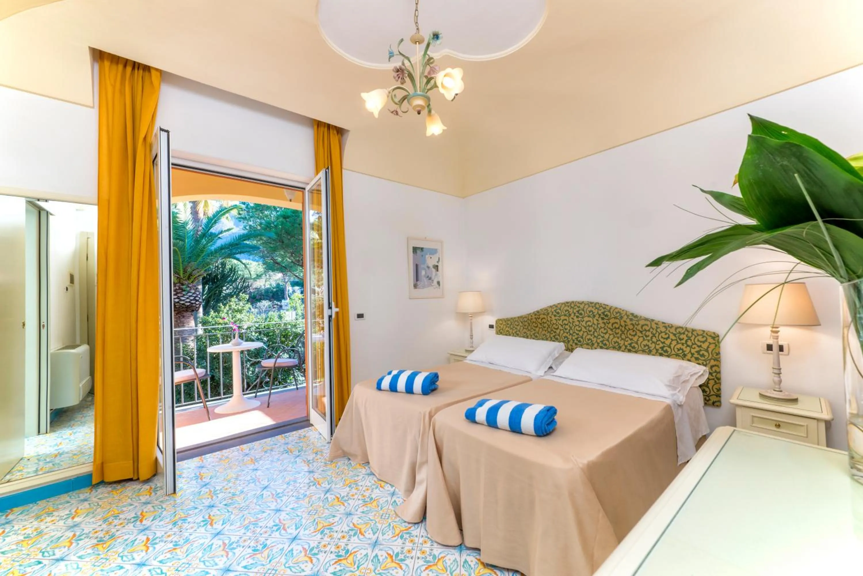 Balcony/Terrace, Bed in Hotel San Lorenzo Thermal Spa