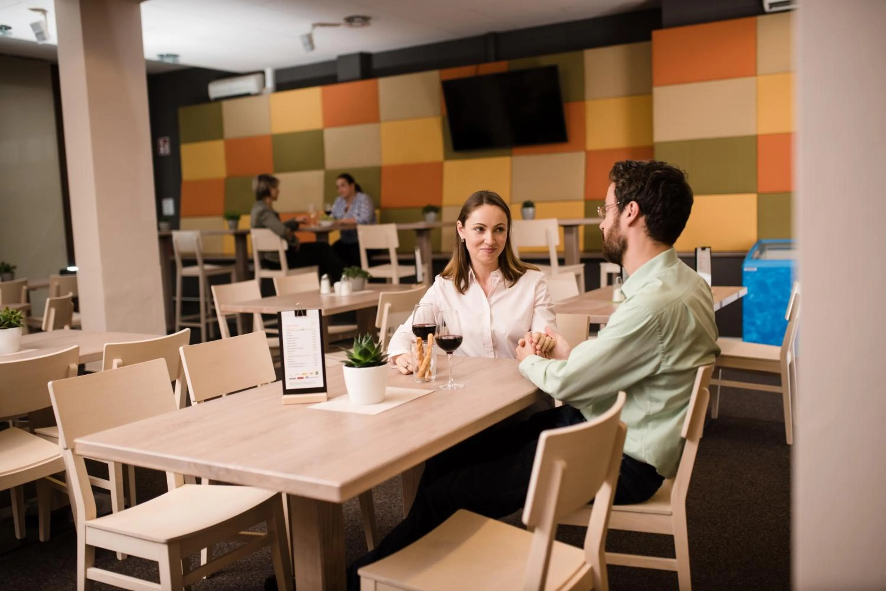 Restaurant/places to eat in JUFA Hotel Graz Süd - Self Check-in