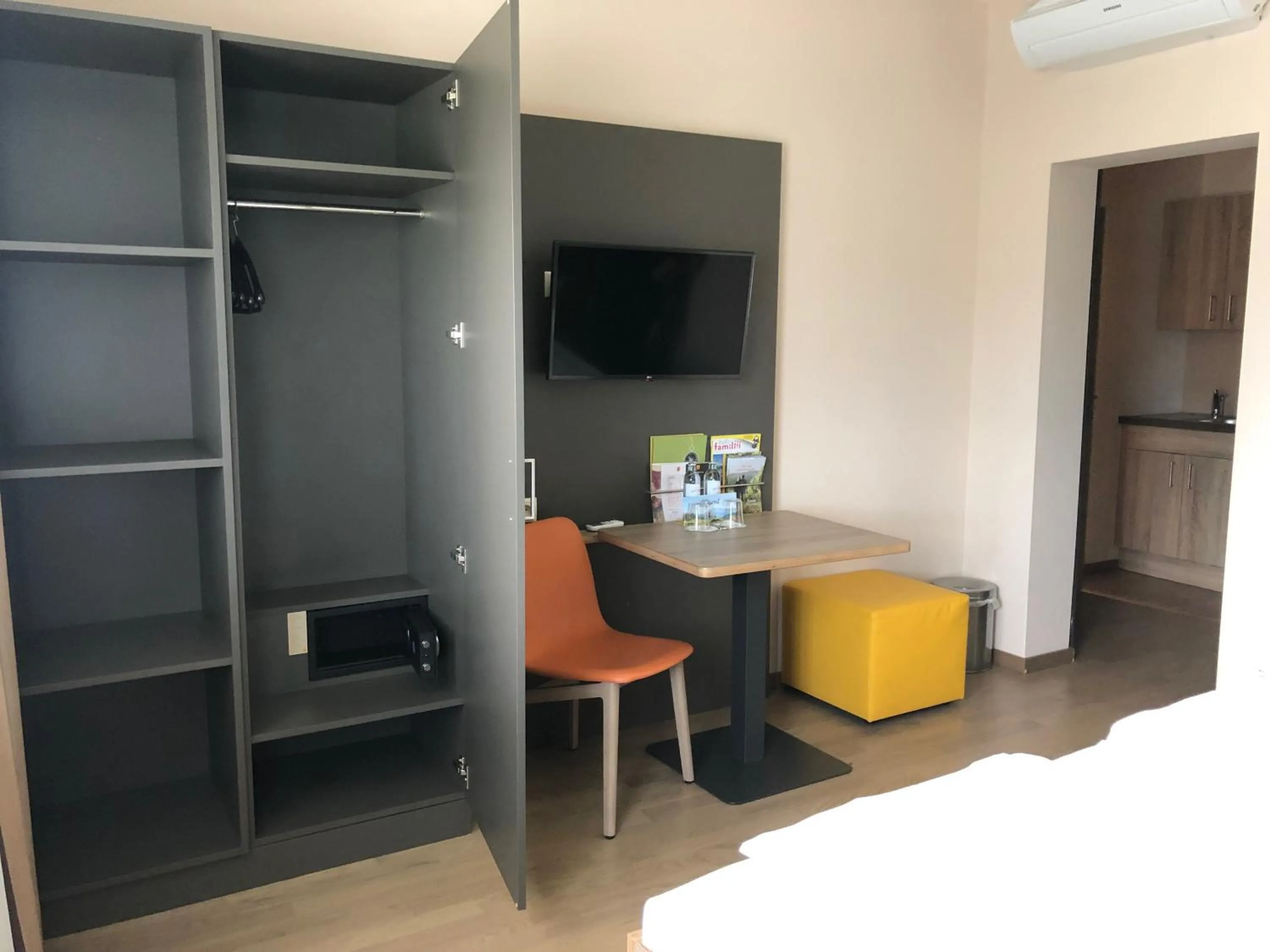 TV and multimedia, Bed in JUFA Hotel Graz Süd - Self Check-in