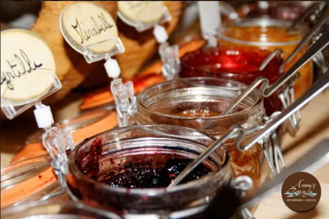 Breakfast in L'Auberge au Bord du Lac