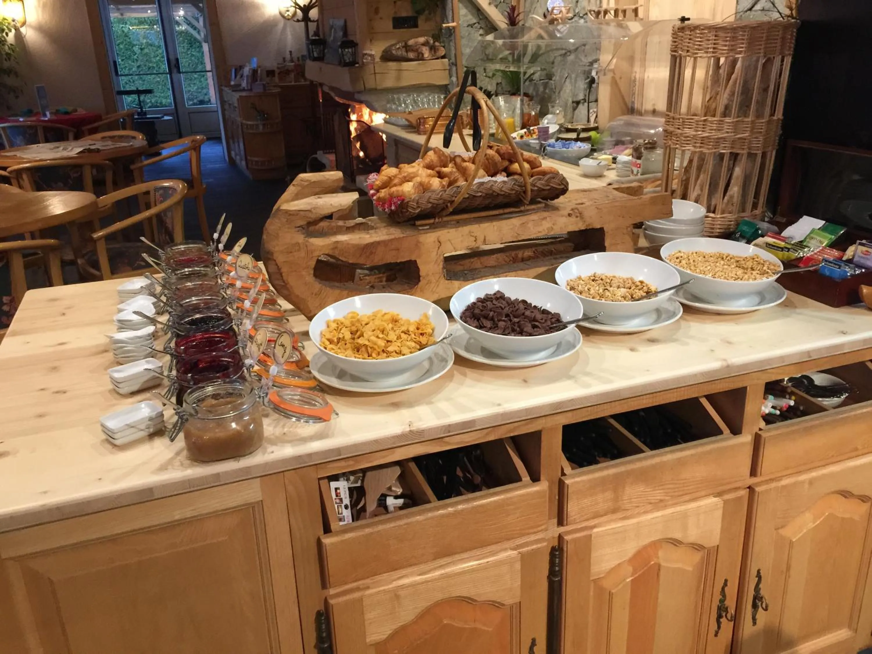 Breakfast in L'Auberge au Bord du Lac