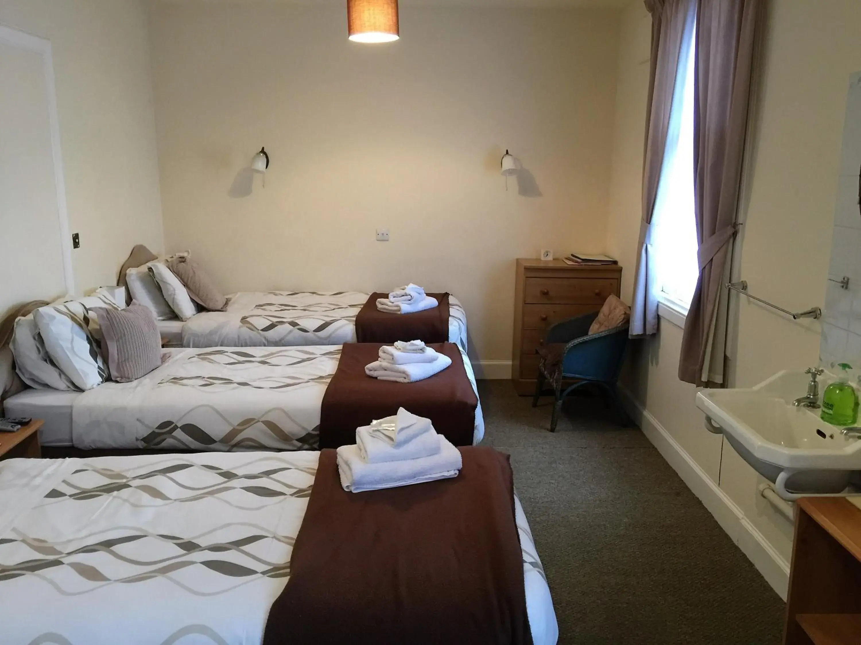 Economy Triple Room with Shared Bathroom in Belgrave Arms Hotel Economy Triple Room with Shared Bathroom in Belgrave Arms Hotel