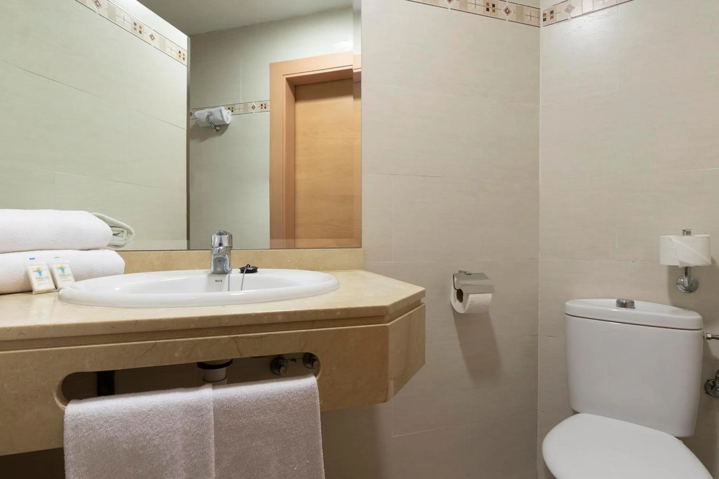 Bathroom in Hotel Palia La Roca