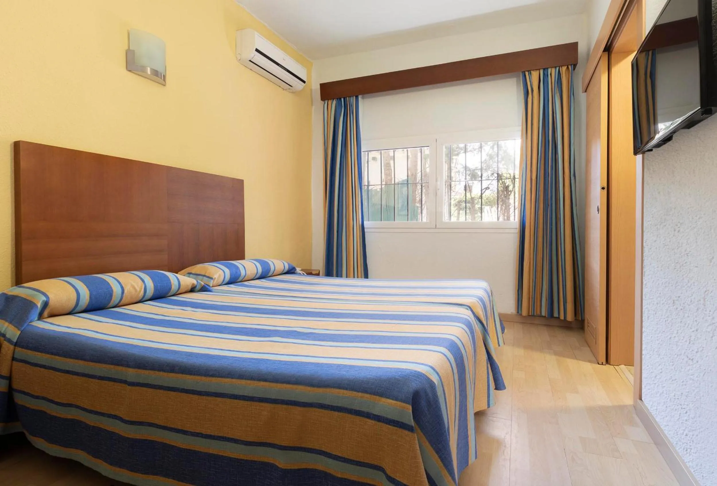 Bathroom, Bed in Hotel Palia La Roca