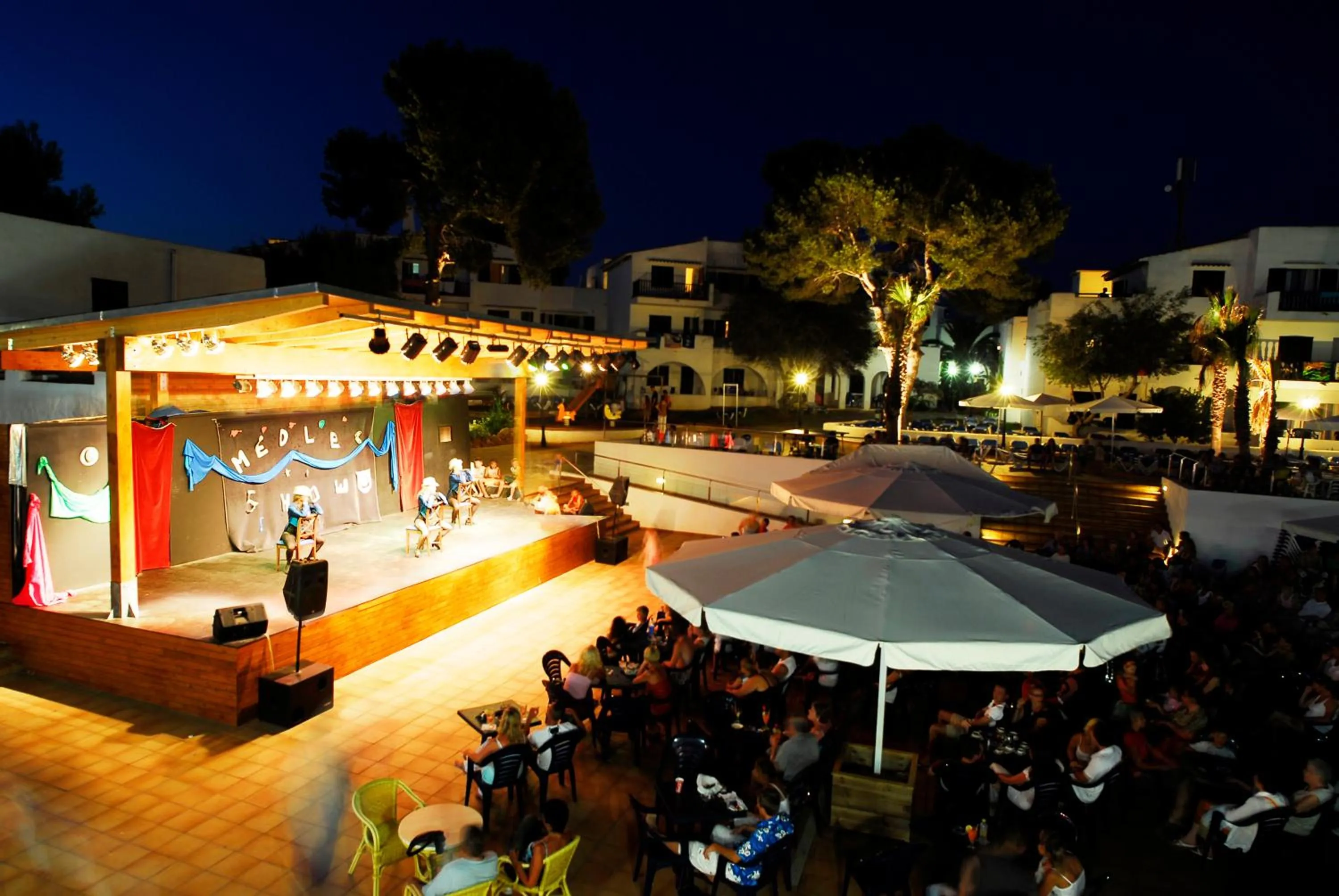 Evening entertainment in Hotel Palia Dolce Farniente 3 Sup