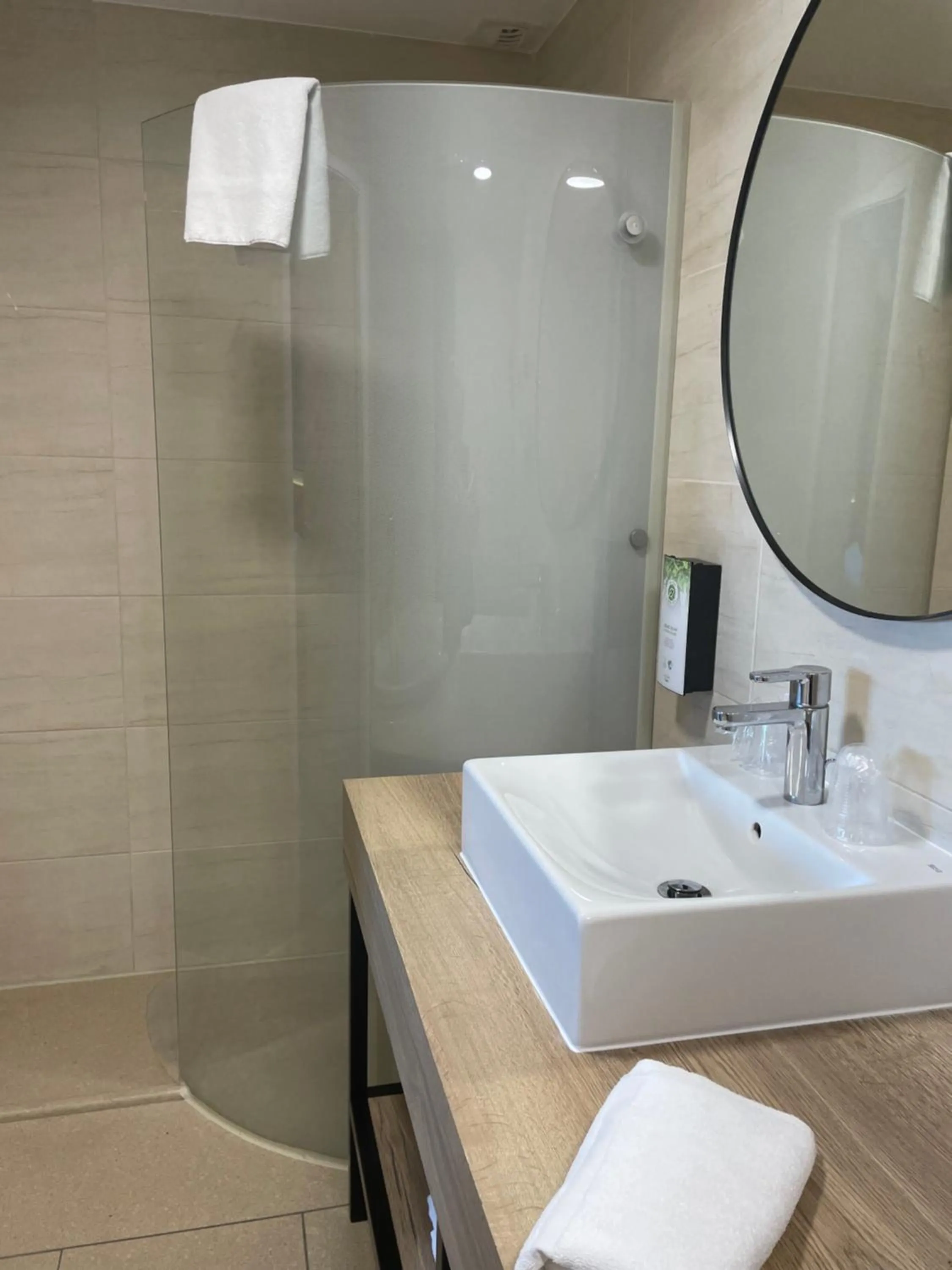 Shower in Campanile Montpellier Ouest - Croix D'Argent