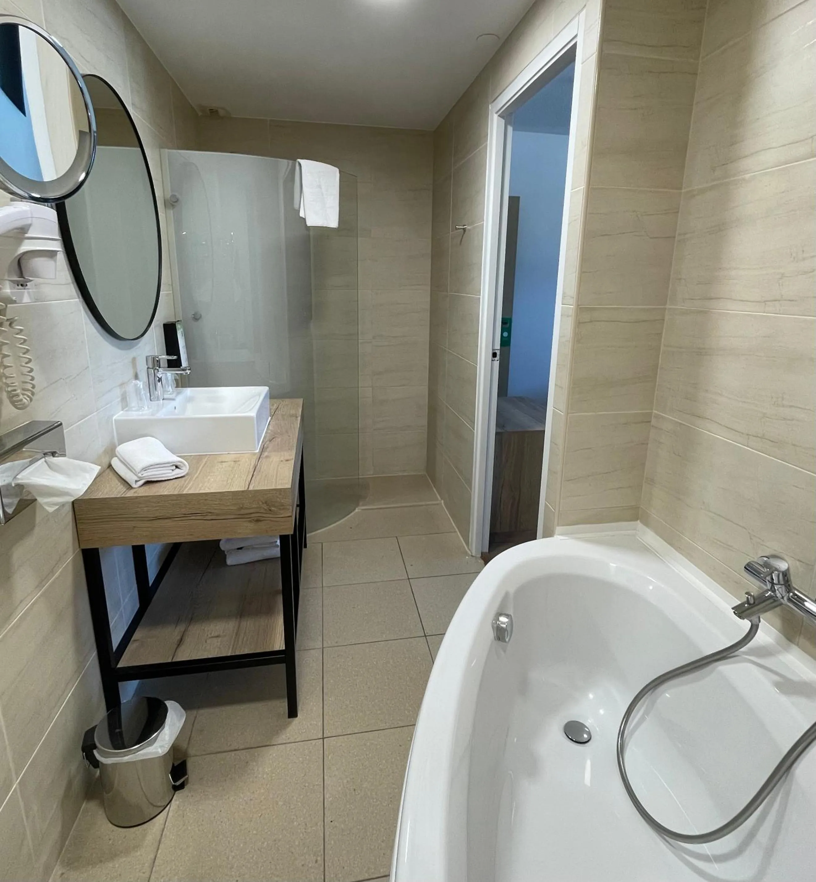 Shower in Campanile Montpellier Ouest - Croix D'Argent