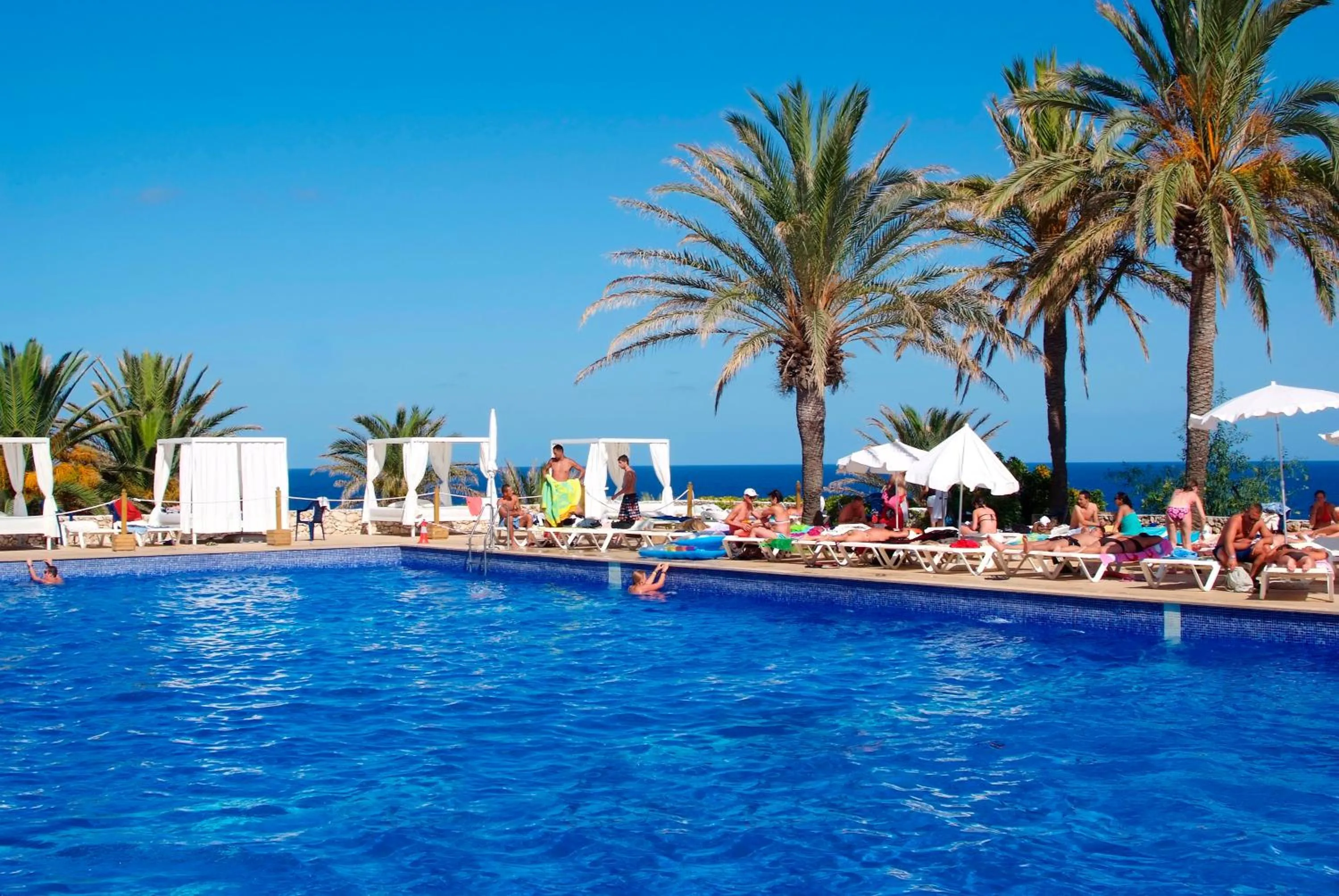 Swimming pool in Hotel Palia Maria Eugenia