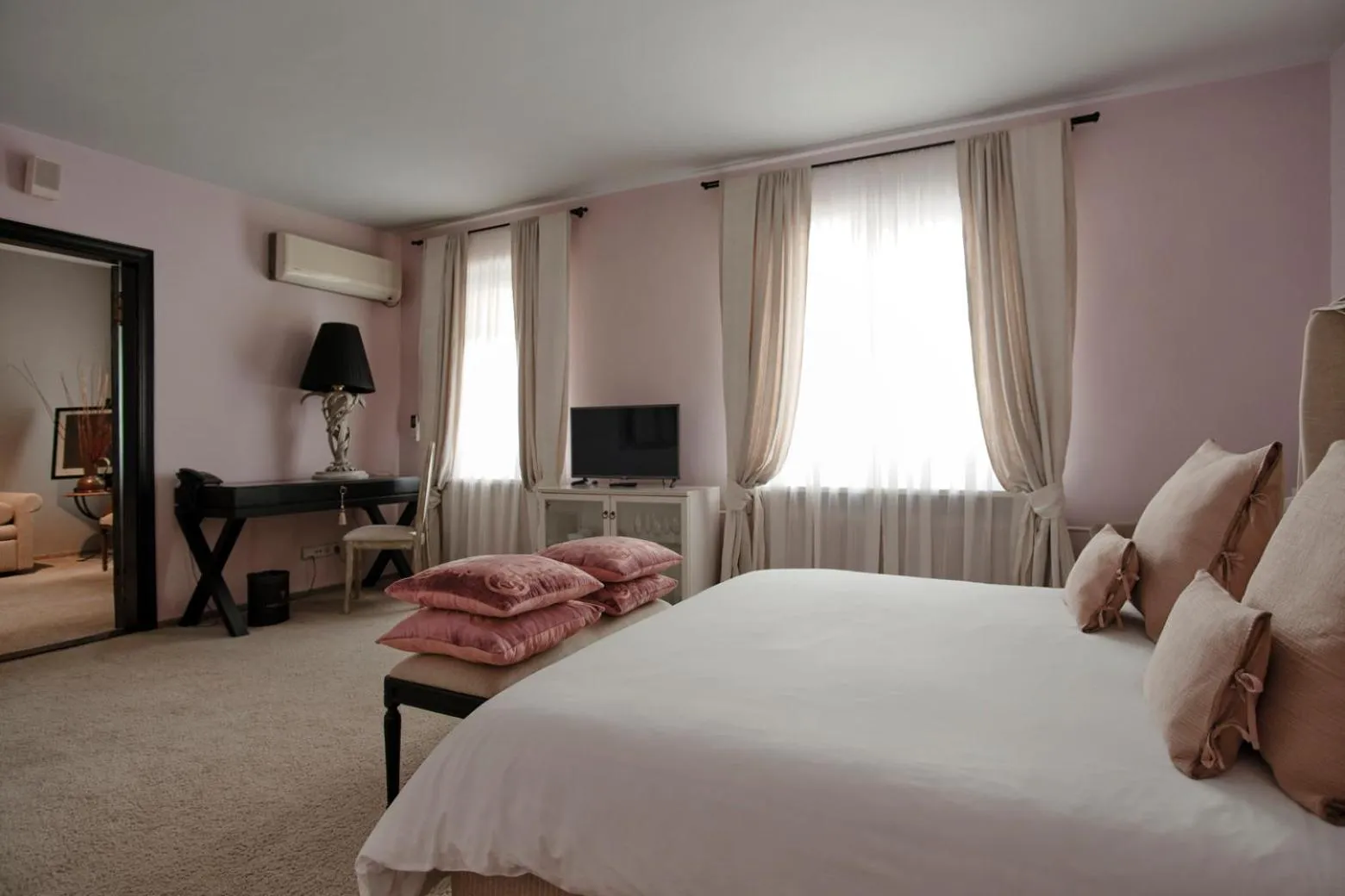 Bed in Vozdvyzhensky Boutique Hotel