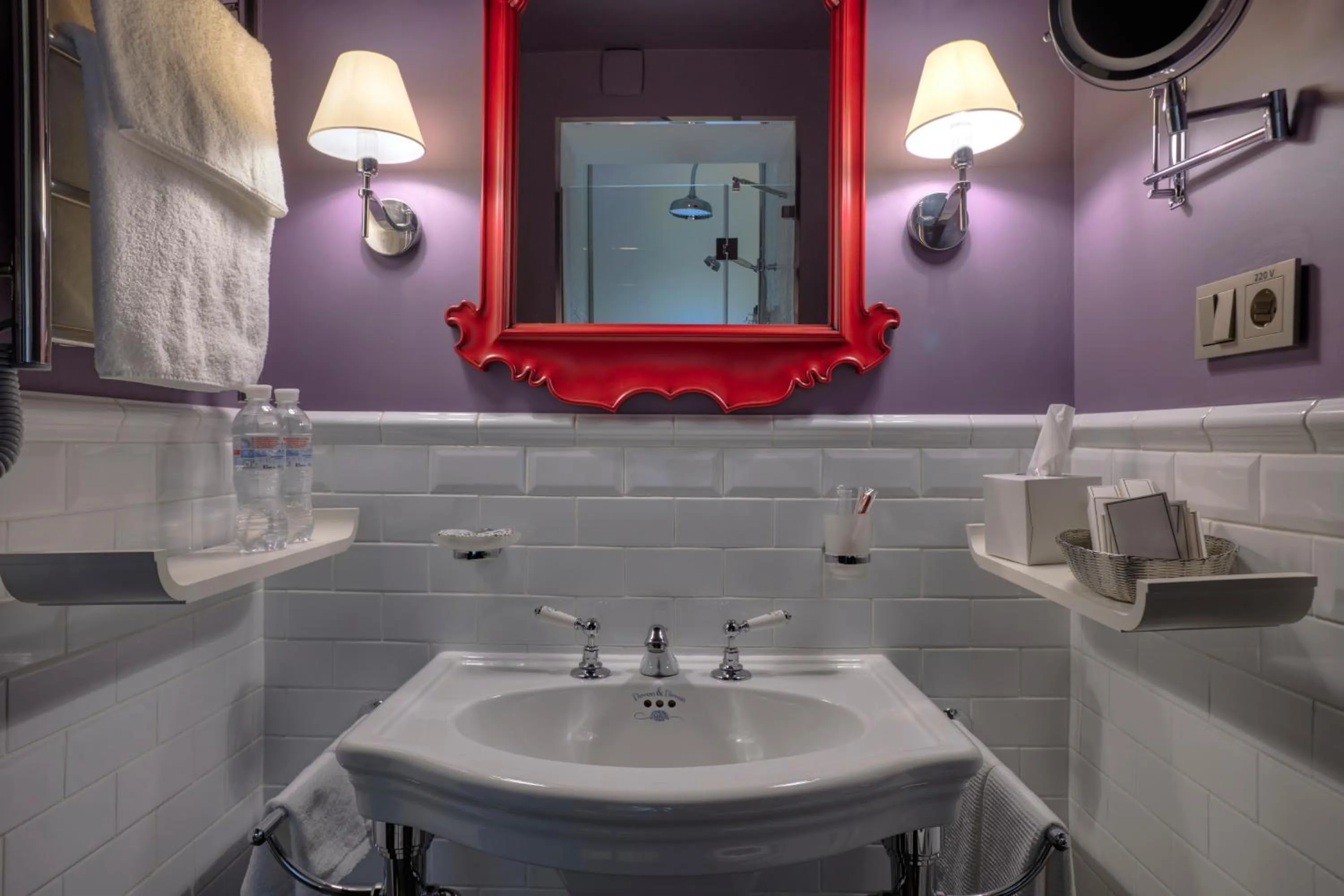 Shower in Vozdvyzhensky Boutique Hotel