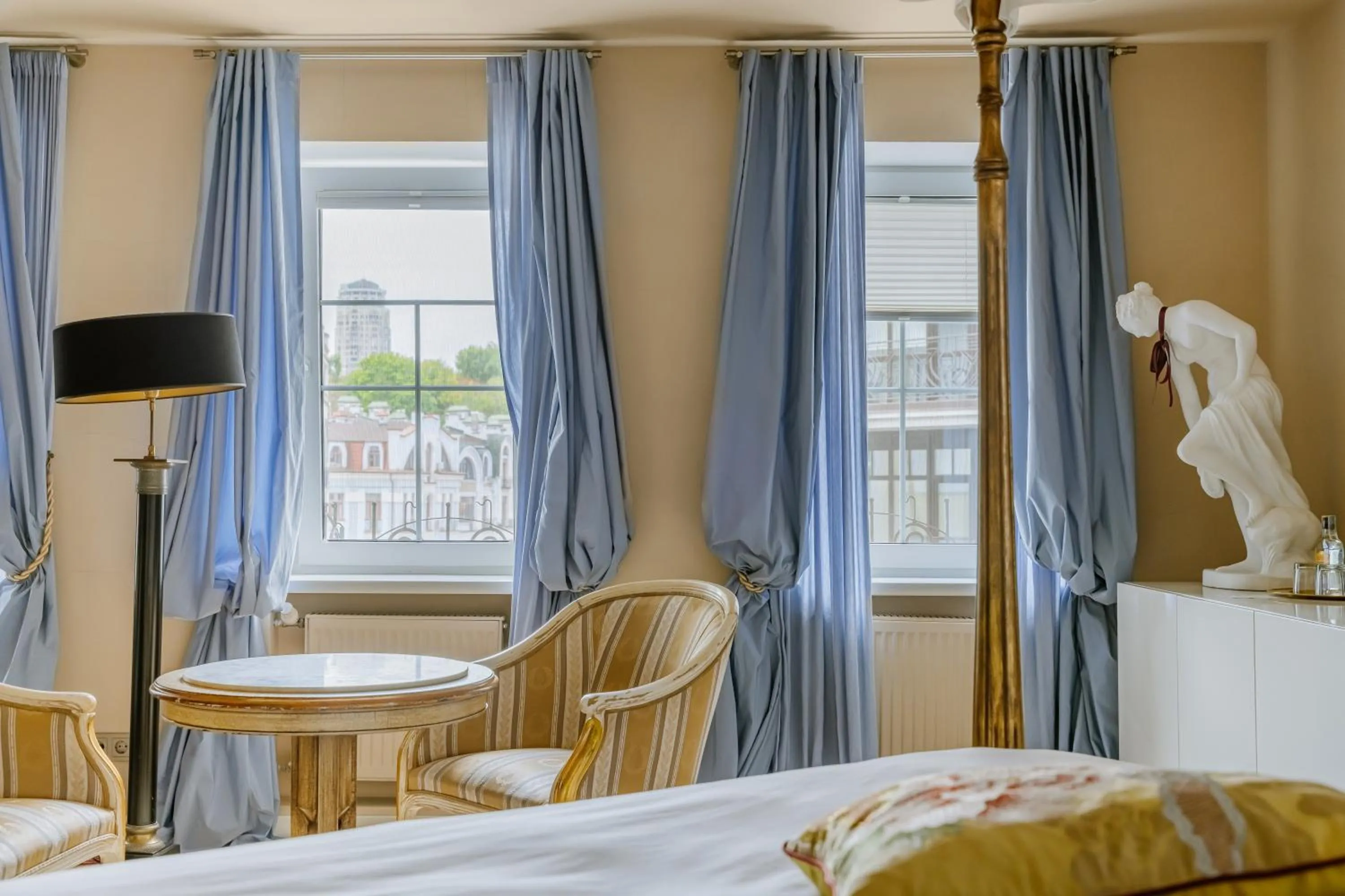 Bed in Vozdvyzhensky Boutique Hotel