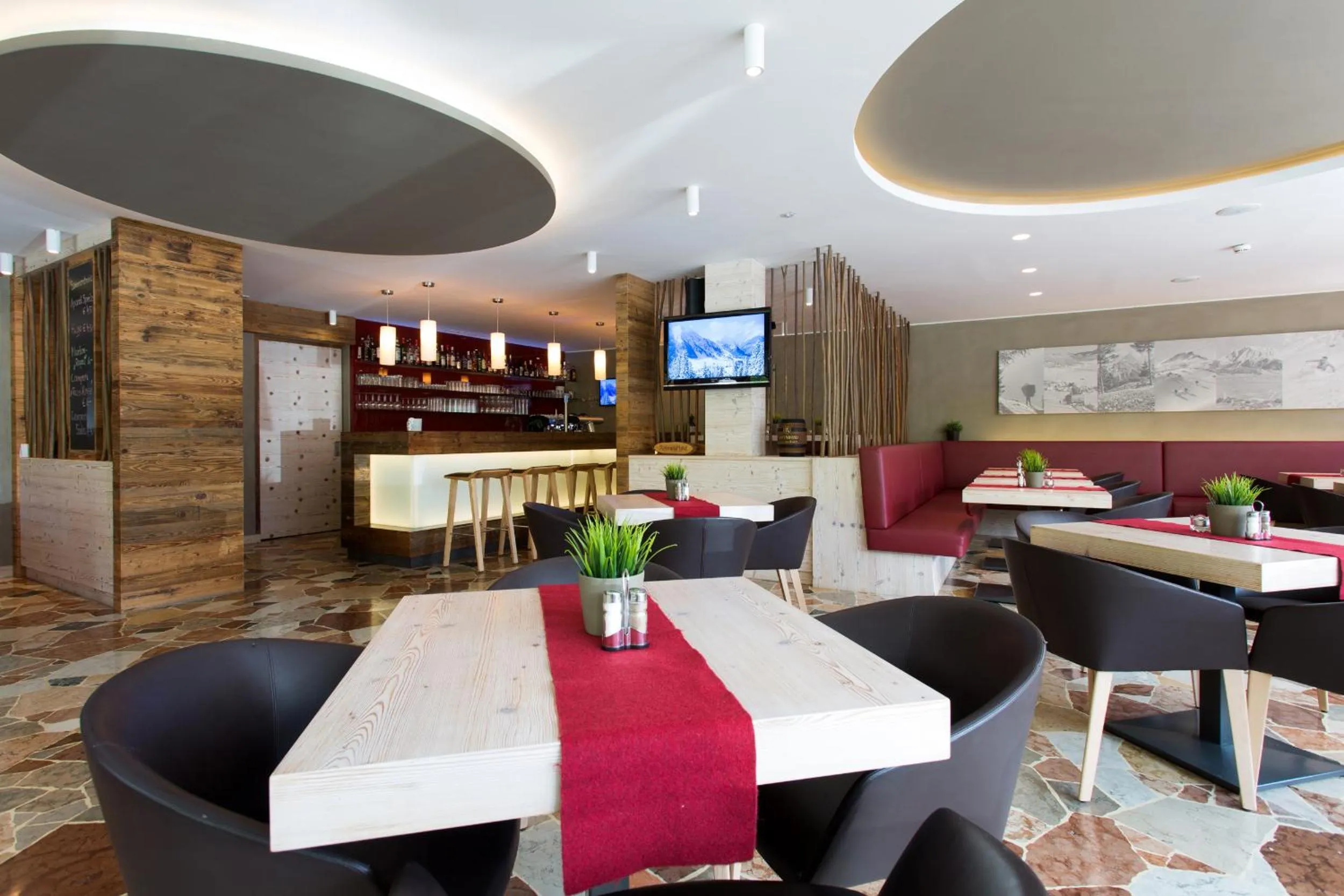 Lounge or bar in Aparthotel Tyrol