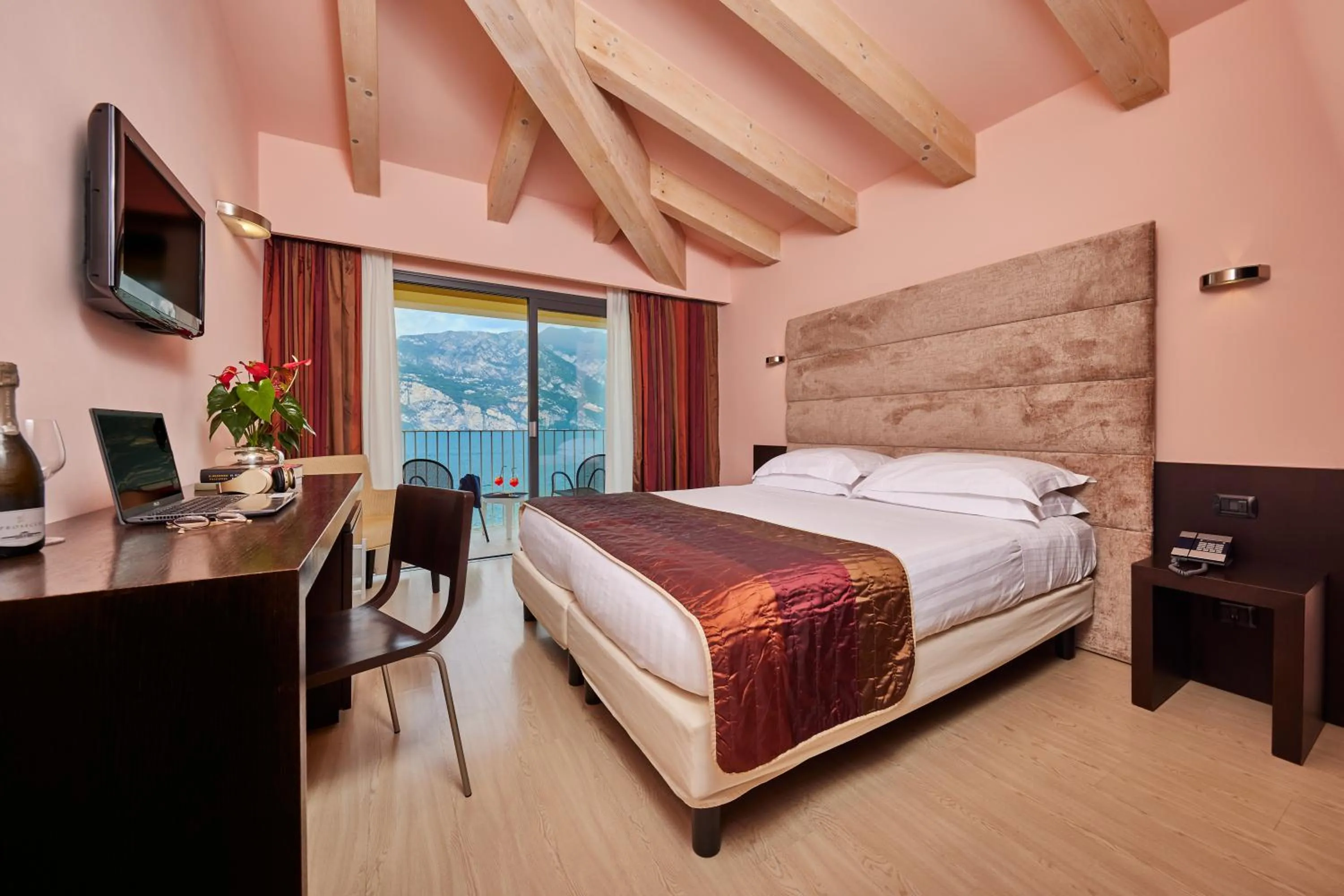 View (from property/room), Bed in Hotel Europa