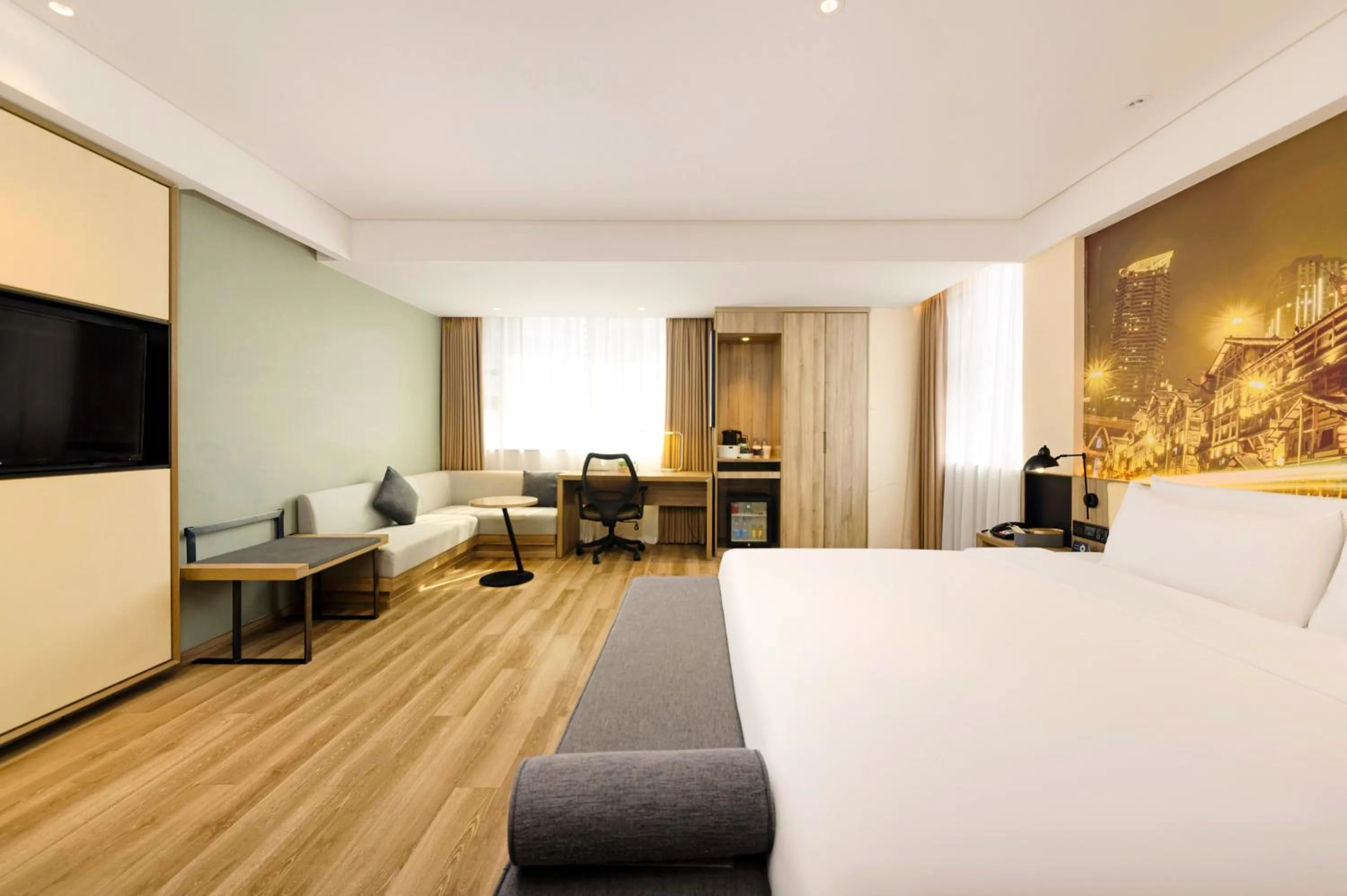 Photo of the whole room, Bed in Atour Hotel Chongqing Jiefangbei