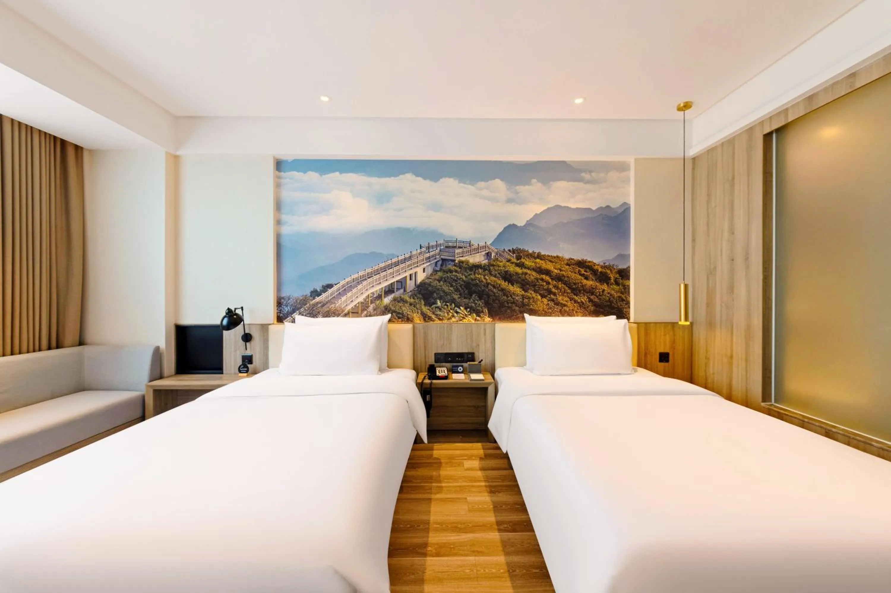 Photo of the whole room, Bed in Atour Hotel Chongqing Jiefangbei