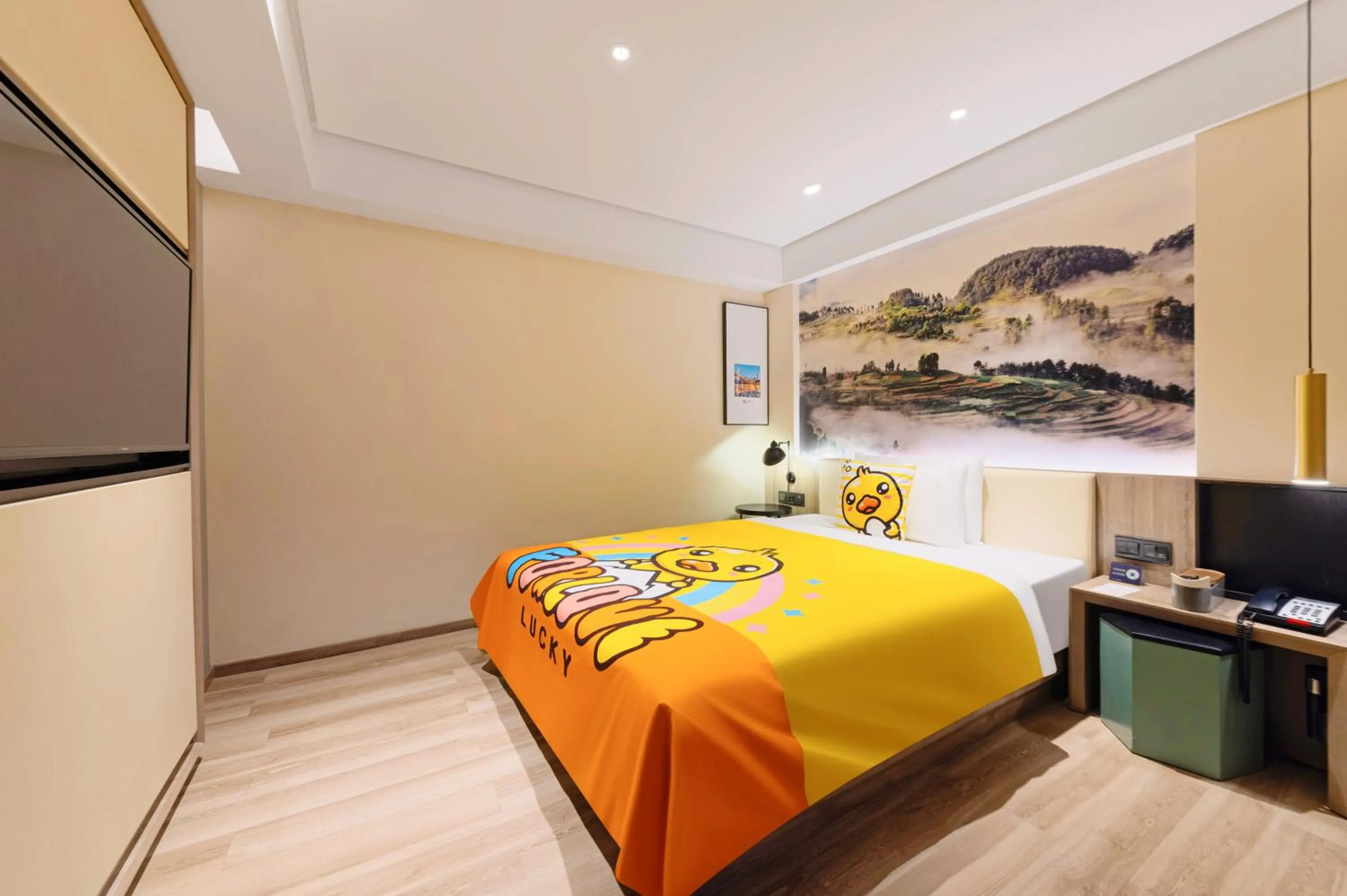 Photo of the whole room, Bed in Atour Hotel Chongqing Jiefangbei