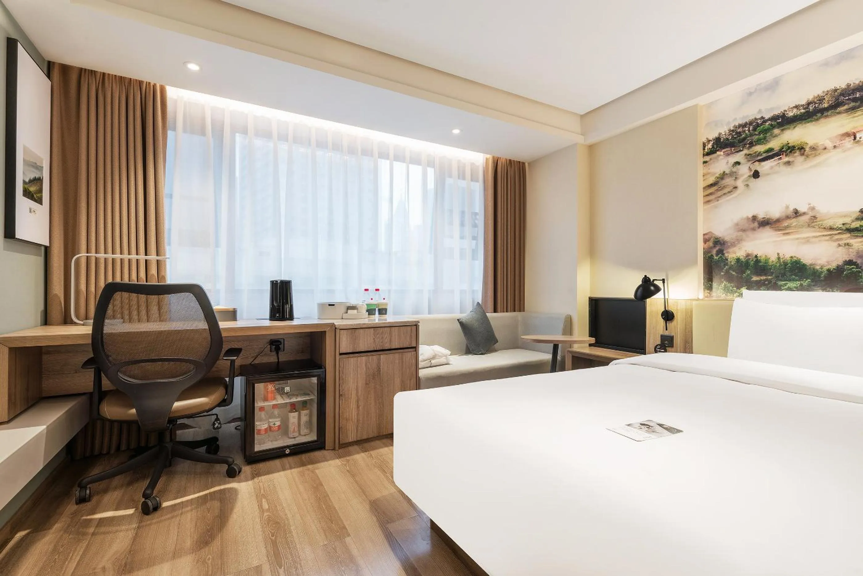 Photo of the whole room, Bed in Atour Hotel Chongqing Jiefangbei