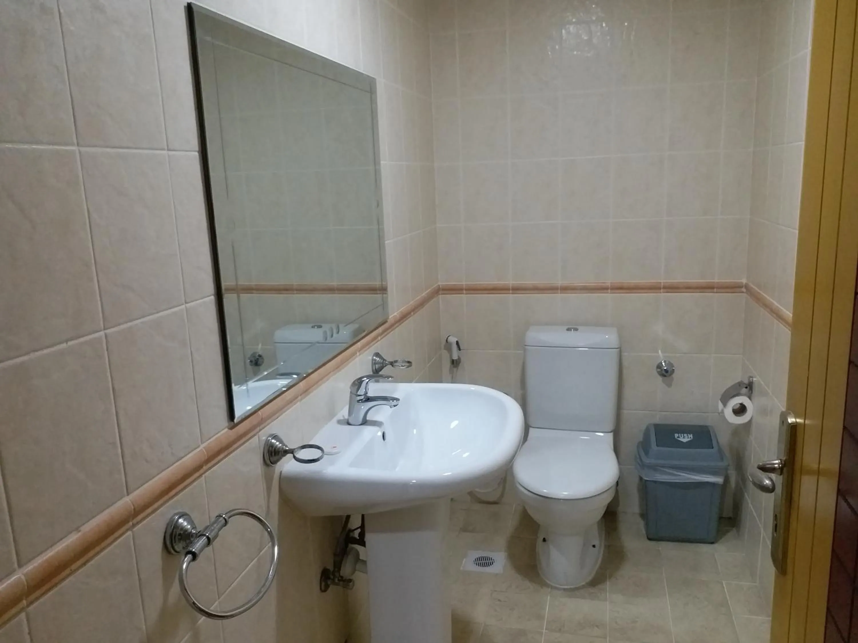 Bathroom in Taj Plaza Hotel