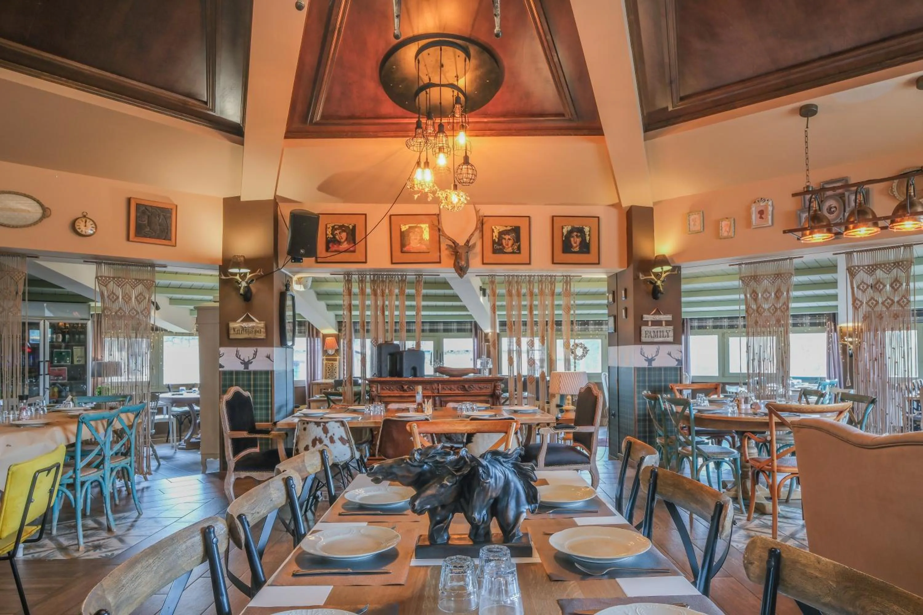 Restaurant/places to eat in Pindos Resort